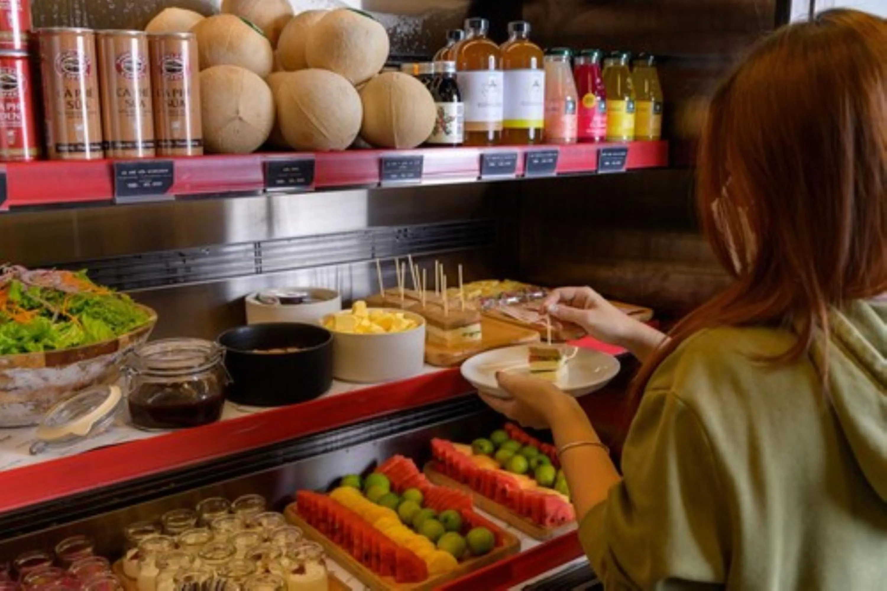 Restaurant/places to eat in Wink Icon Hotel Danang Riverside - 24hrs Stay & Rooftop Pool Bar