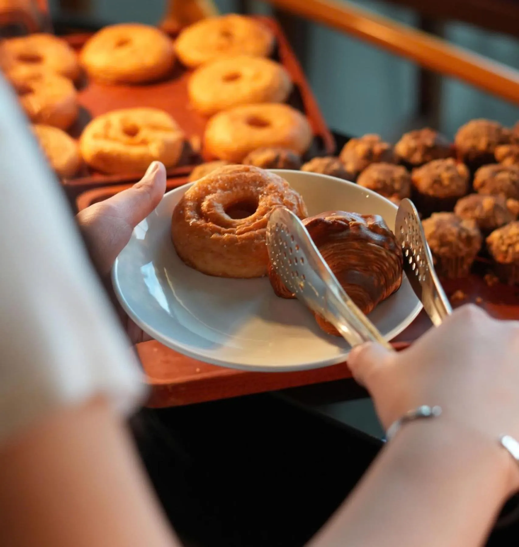 Restaurant/places to eat in Wink Icon Hotel Danang Riverside - 24hrs Stay & Rooftop Pool Bar