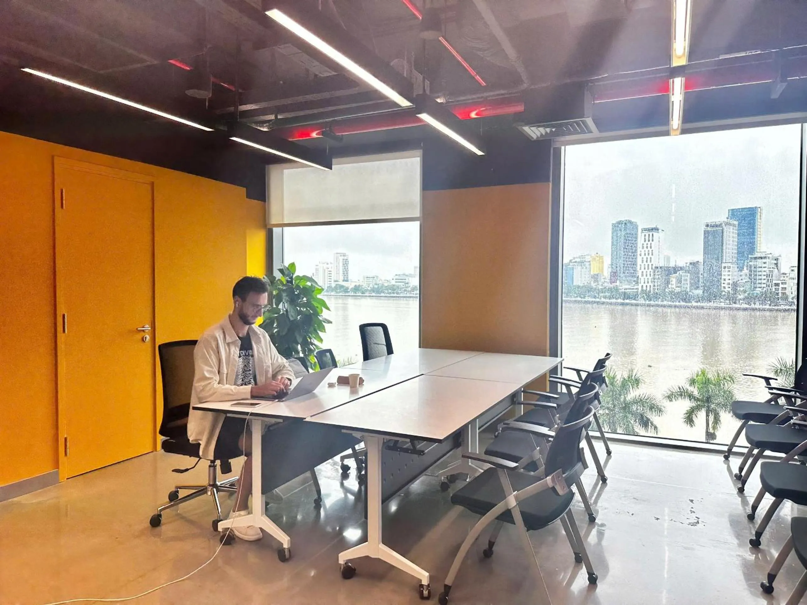 Business facilities in Wink Icon Hotel Danang Riverside - 24hrs Stay & Rooftop Pool Bar