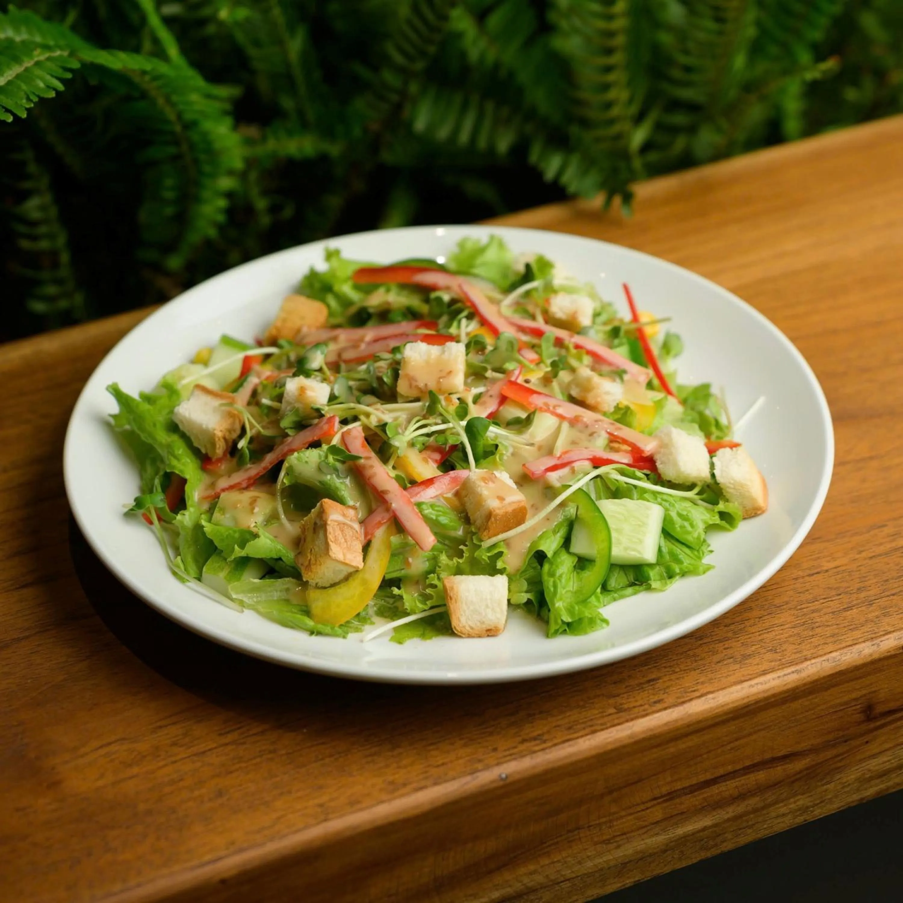 Restaurant/places to eat in Wink Icon Hotel Danang Riverside - 24hrs Stay & Rooftop Pool Bar