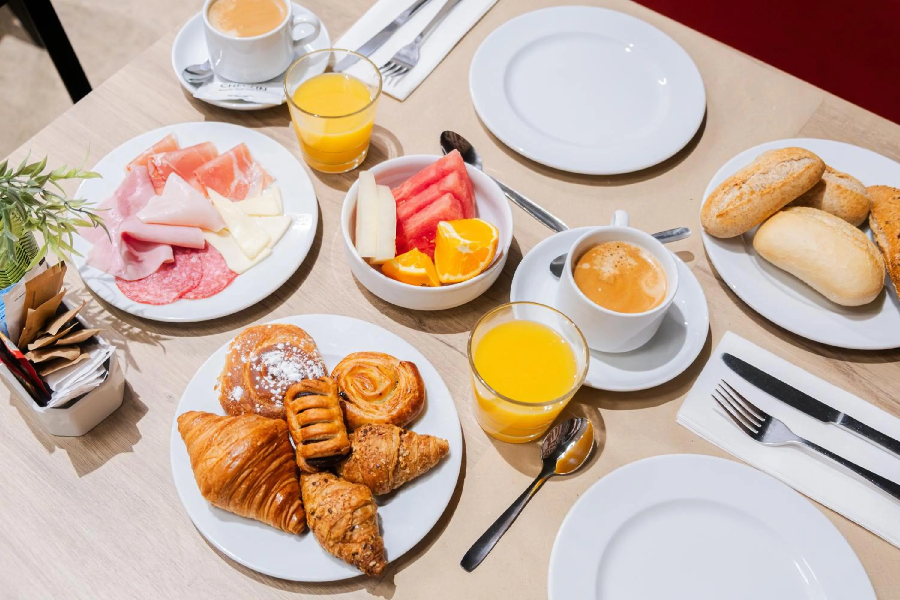 Buffet breakfast in DWO Valencia