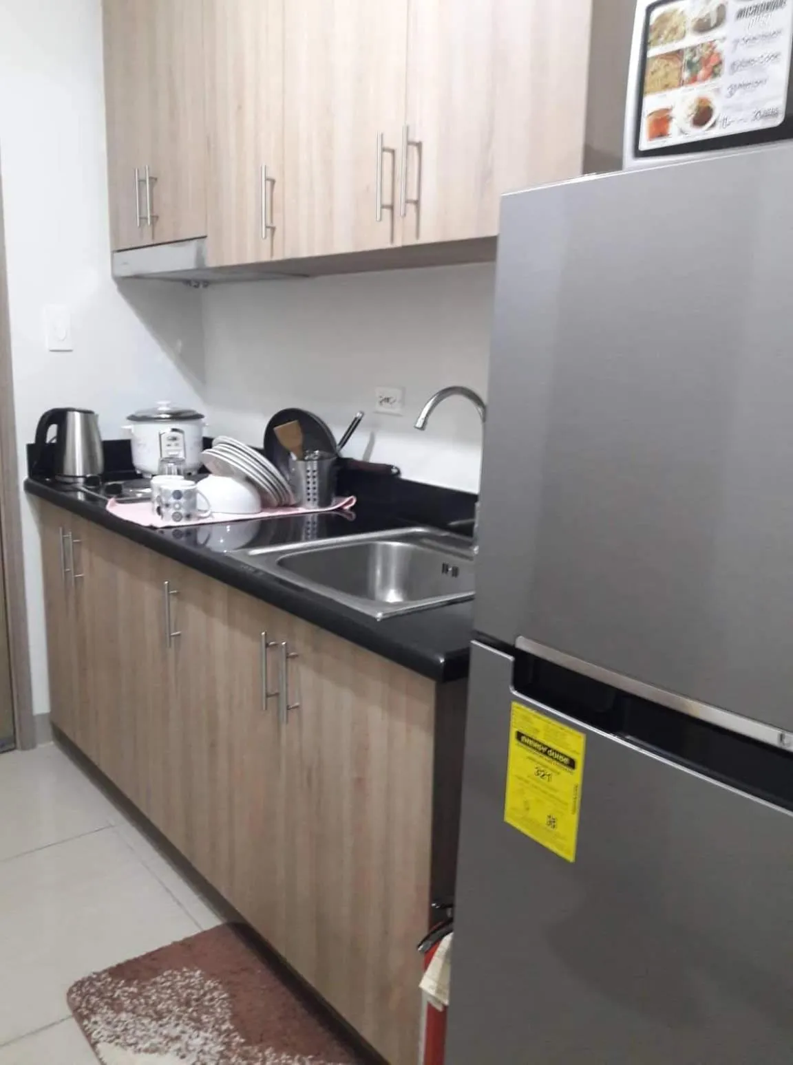 Kitchen or kitchenette in Cozy22 1BR at Shore2 Tower2