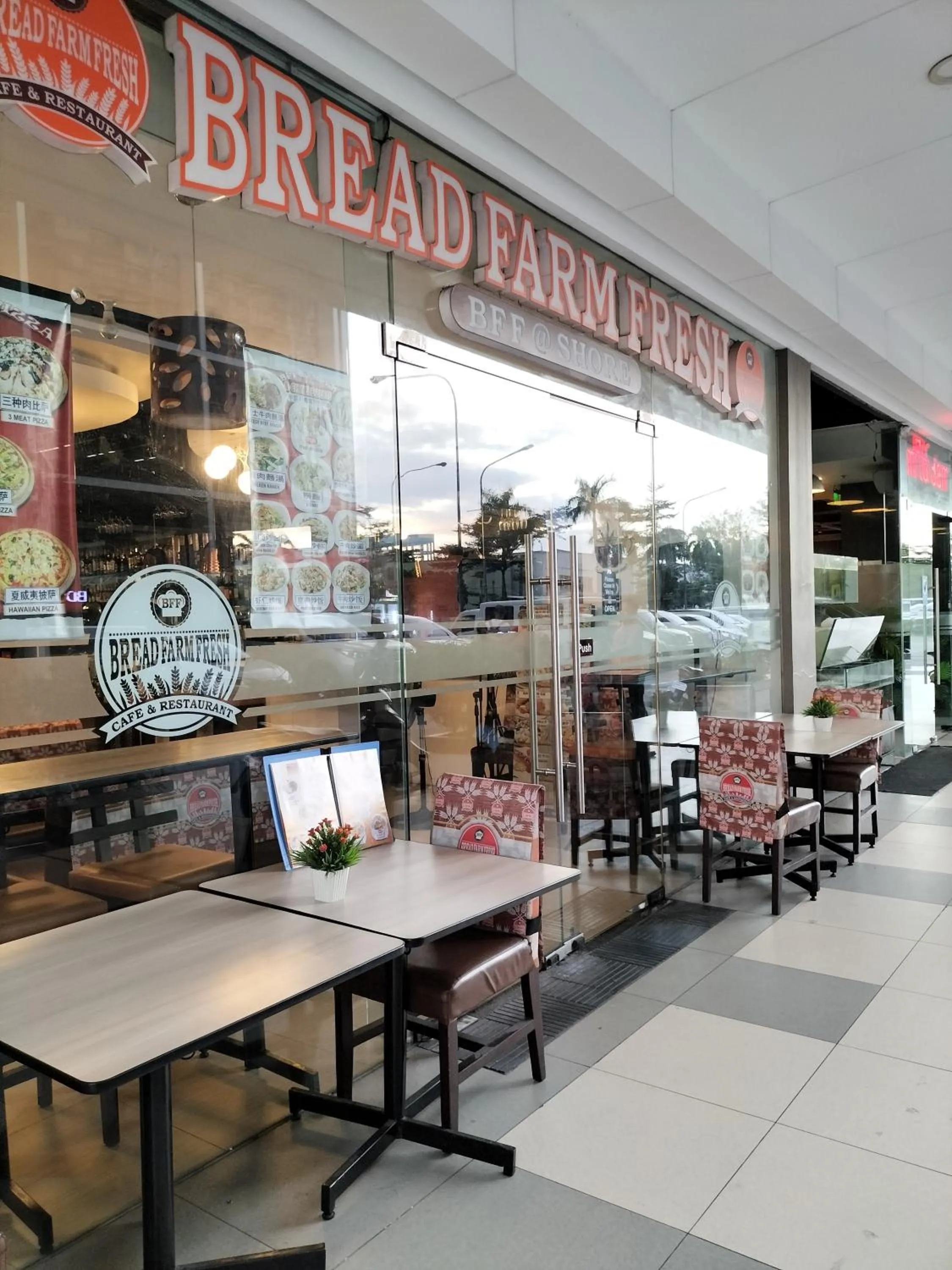 Restaurant/places to eat in Cozy22 1BR at Shore2 Tower2