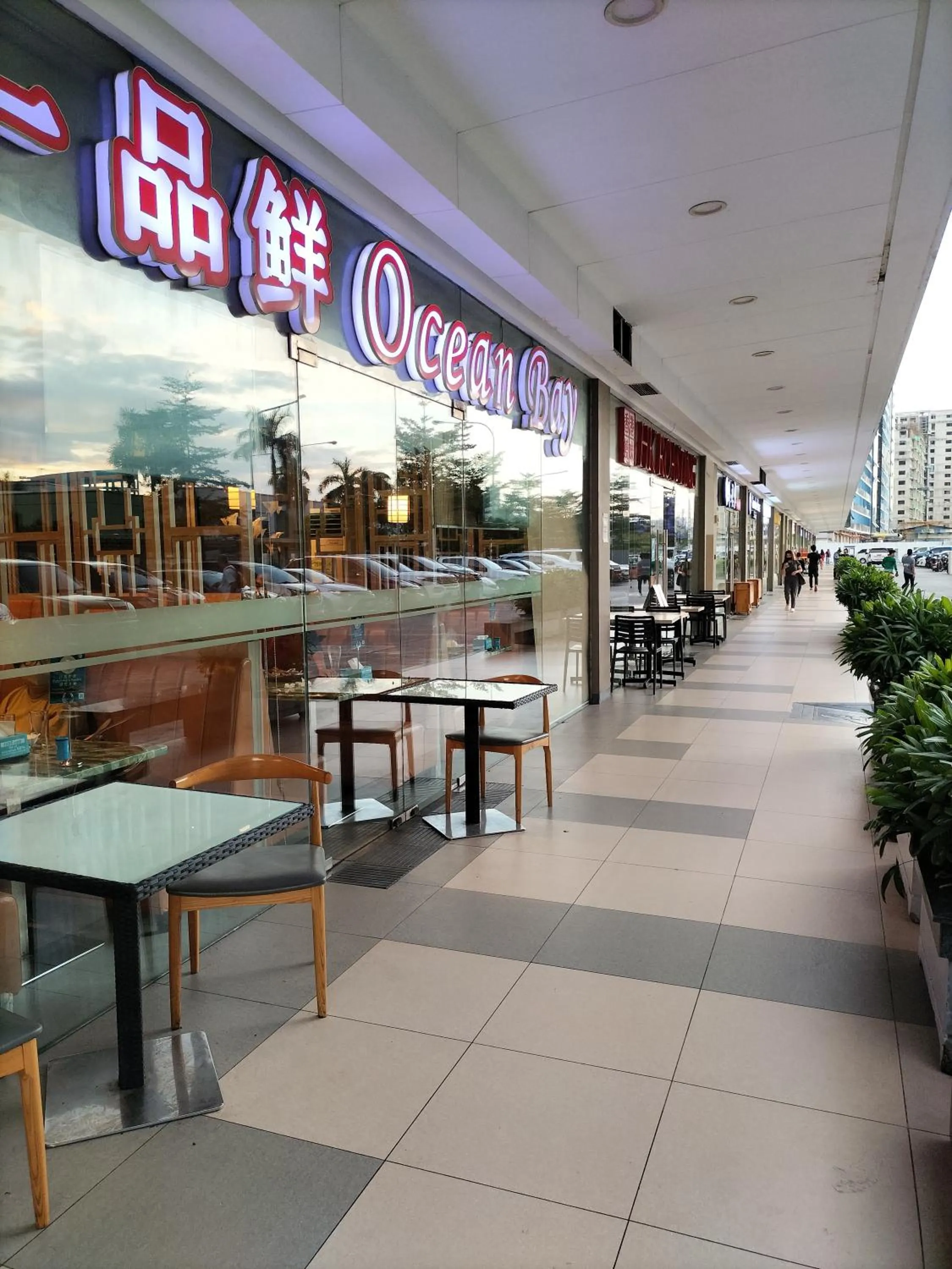 Restaurant/places to eat in Cozy22 1BR at Shore2 Tower2