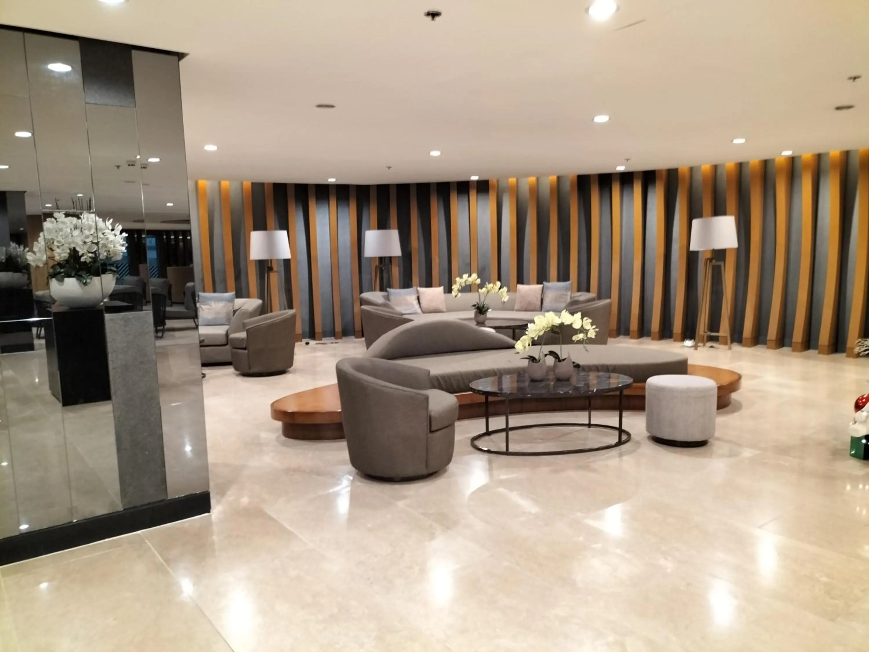 Property building in Cozy22 1BR at Shore2 Tower2