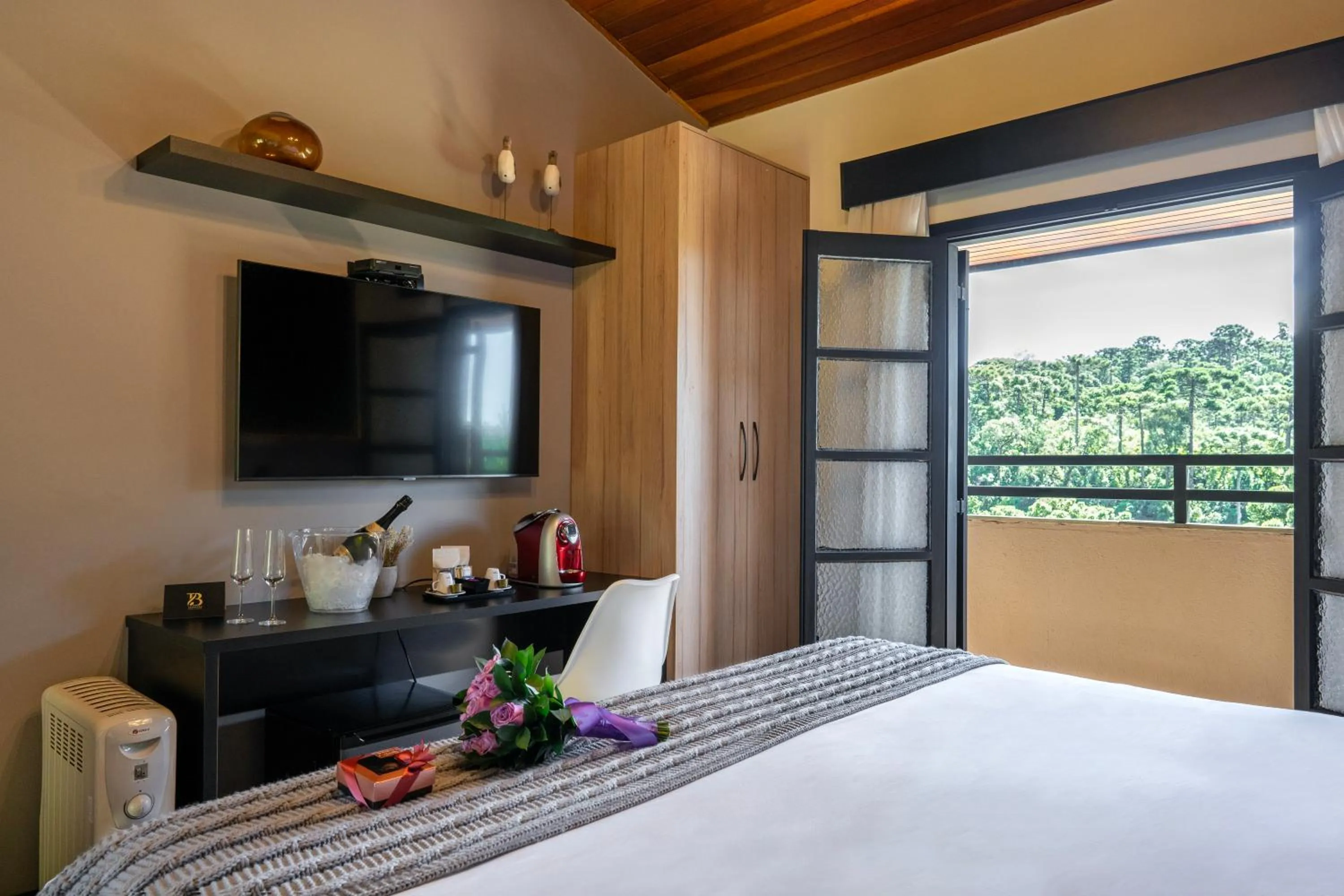 Photo of the whole room, Bed in Pousada Terrazzo Bonjardim - by Easy Hotéis