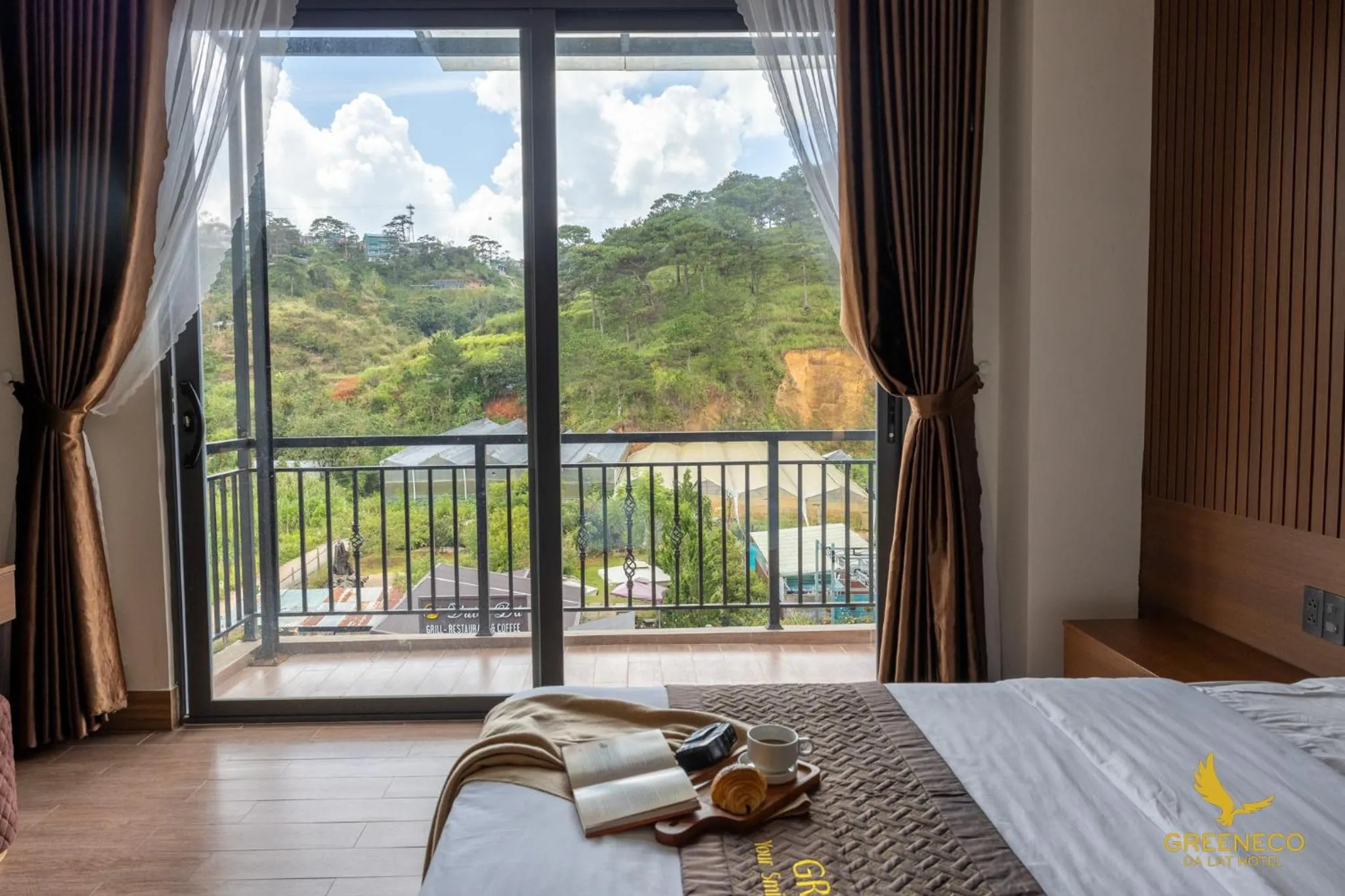 View (from property/room), Bed in GREENECO DA LAT HOTEL - Khách sạn Green Eco Đà Lạt