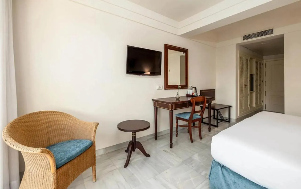 Photo of the whole room, Bed in AZZ Guadacorte Campo de Gibraltar