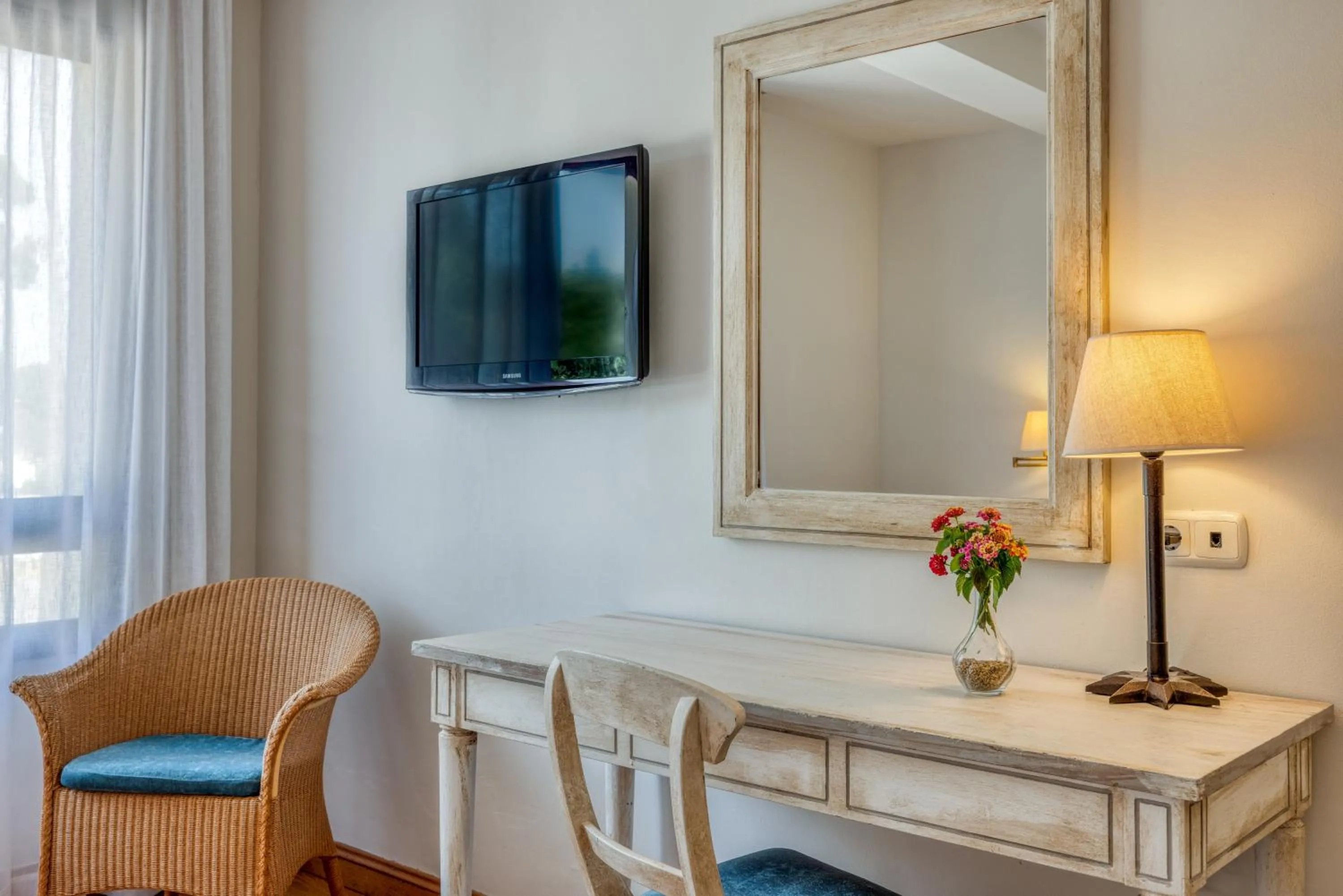 TV and multimedia in AZZ Guadacorte Campo de Gibraltar