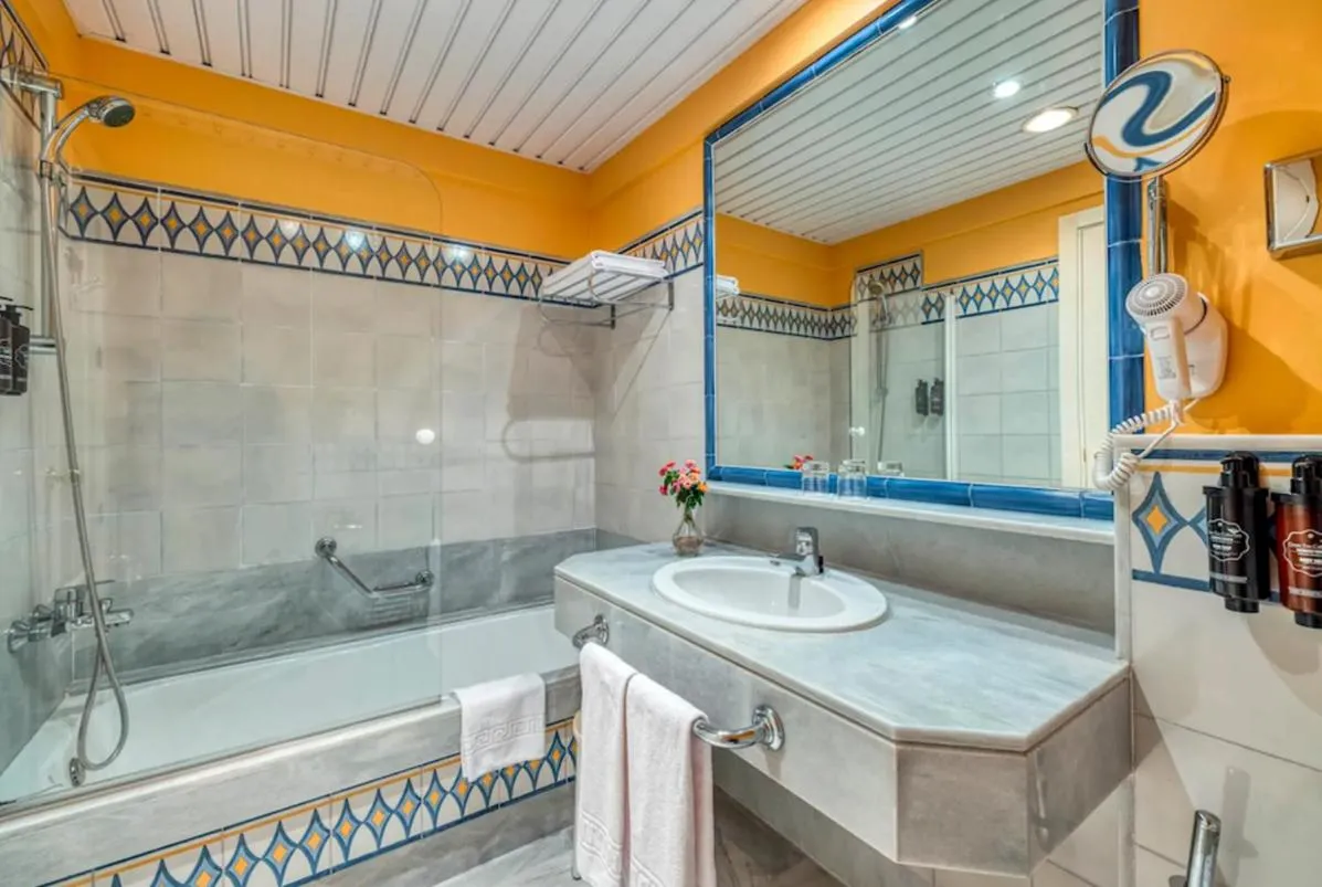 Bathroom in AZZ Guadacorte Campo de Gibraltar