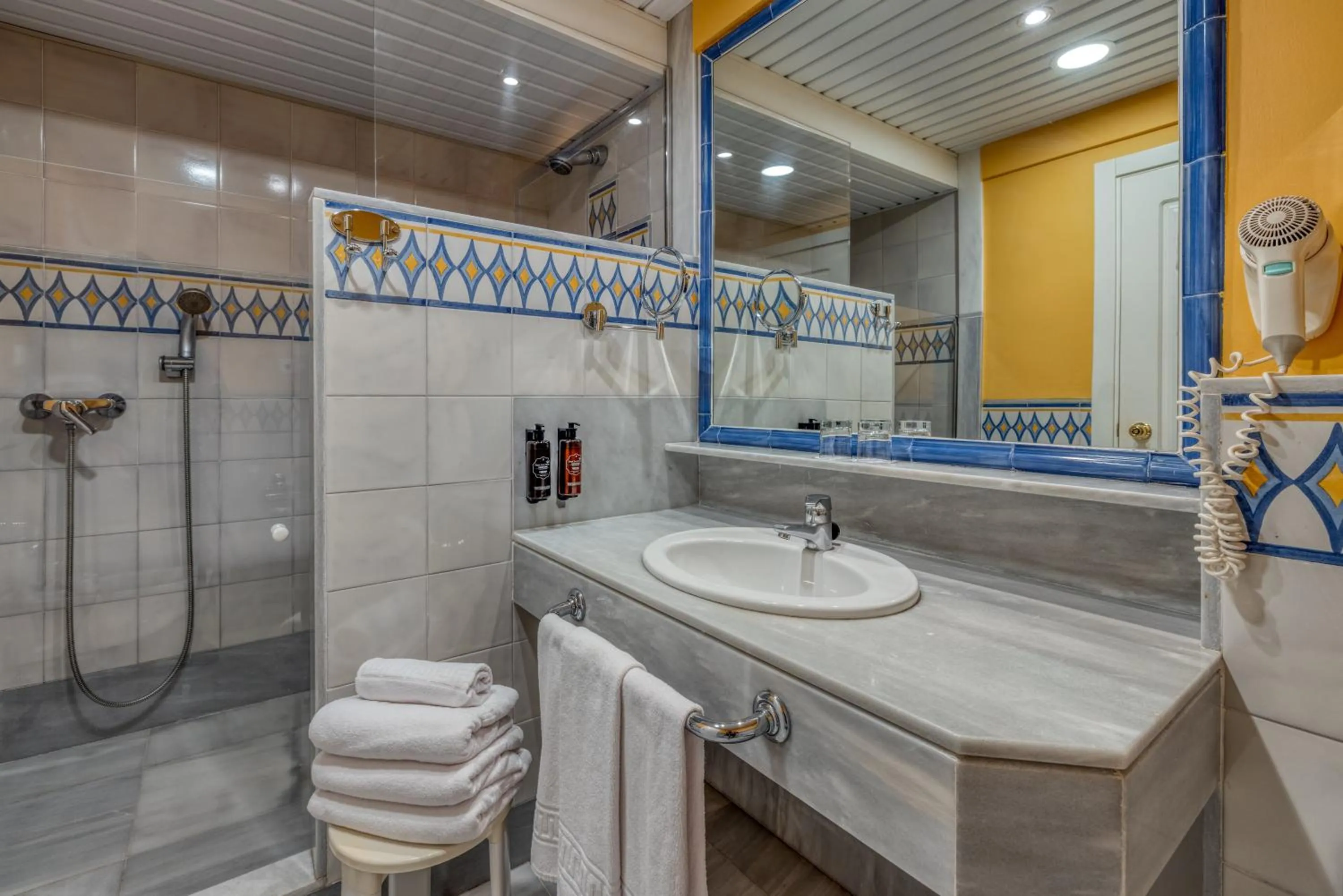 Shower in AZZ Guadacorte Campo de Gibraltar