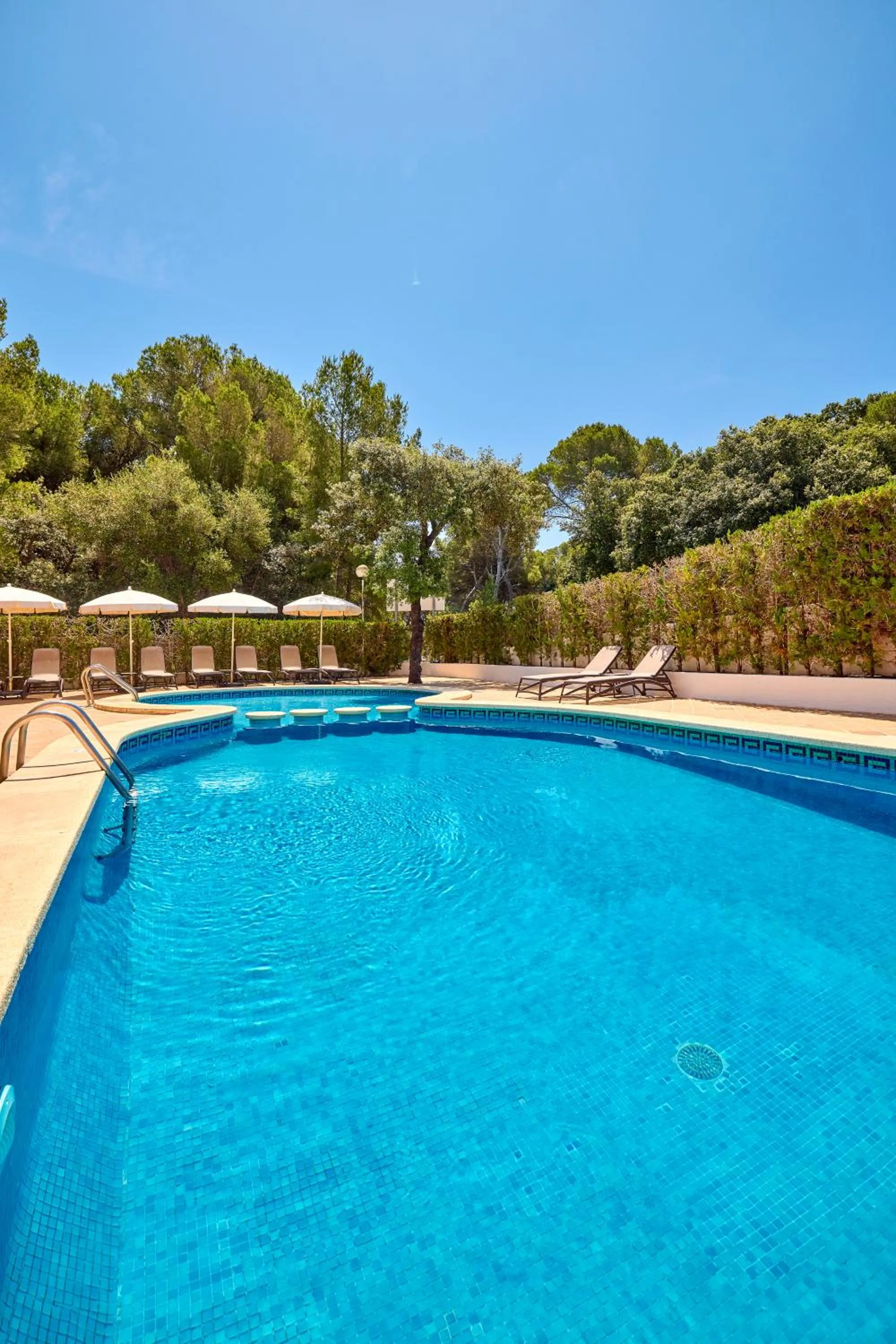 Swimming pool in Universal Apartamentos Laguna Garden