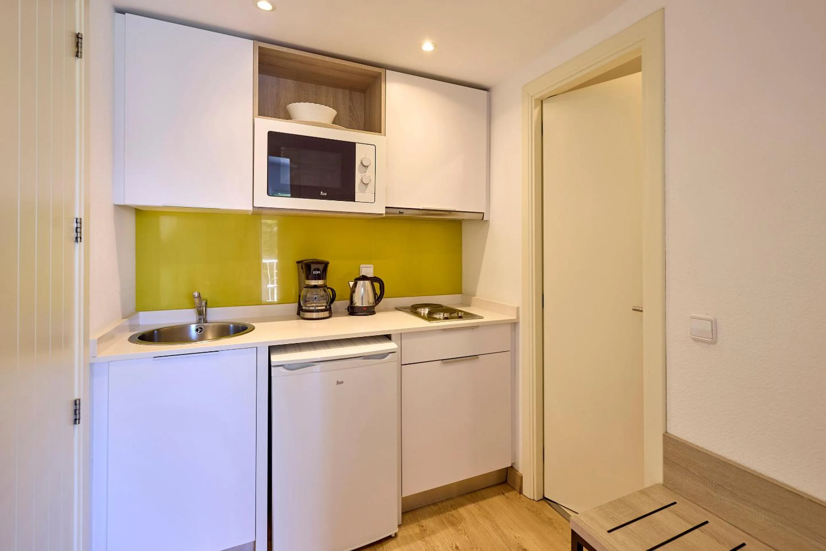 Kitchen or kitchenette in Universal Apartamentos Laguna Garden