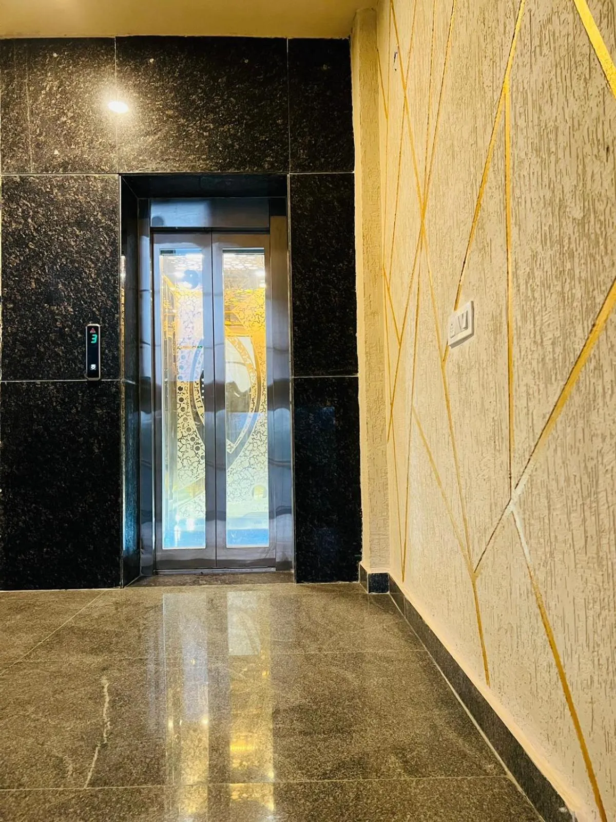 elevator in Hotel RIVERB