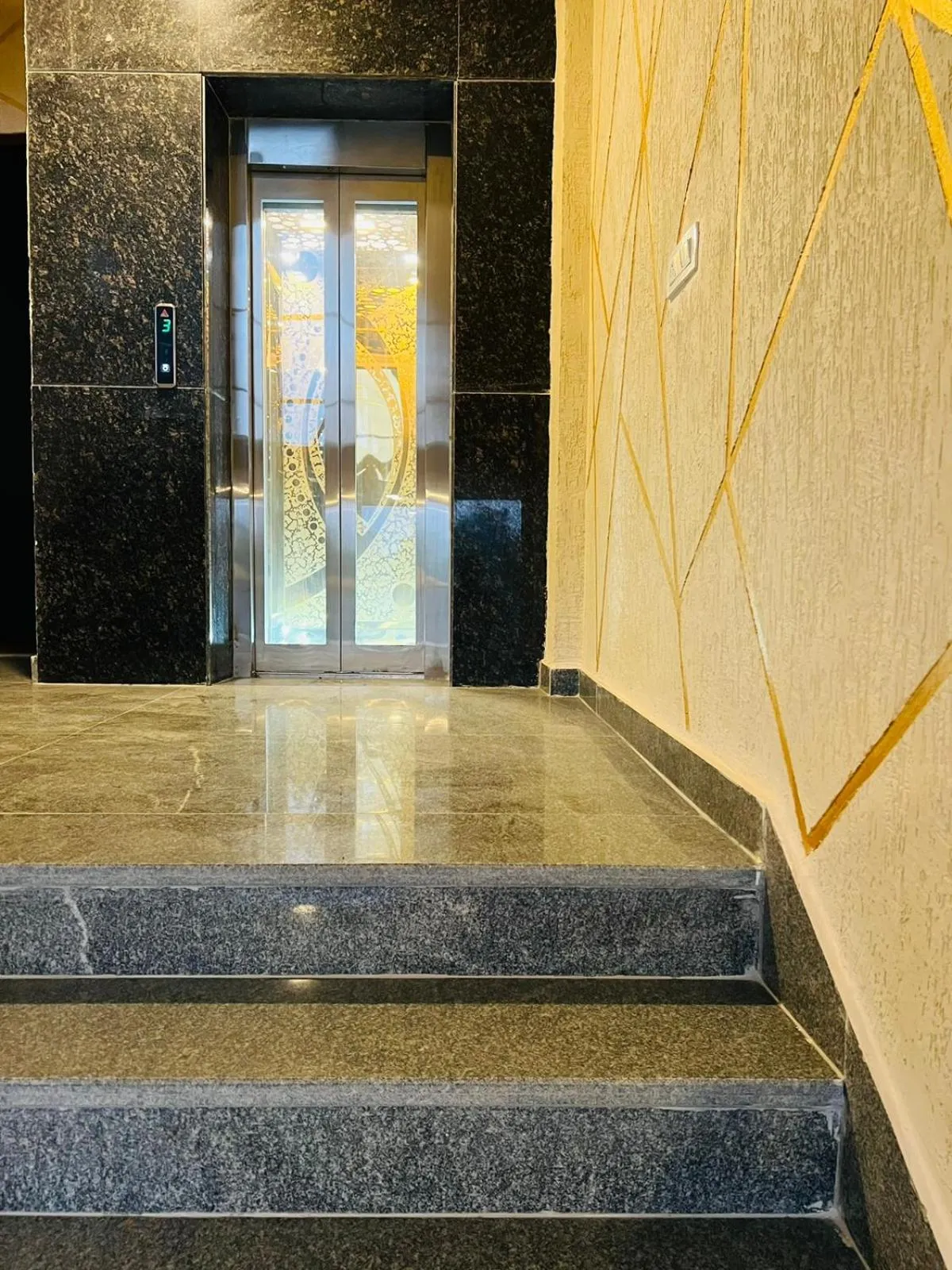 elevator in Hotel RIVERB