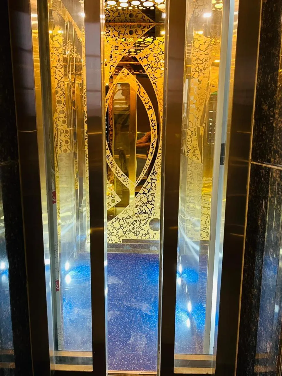 elevator in Hotel RIVERB