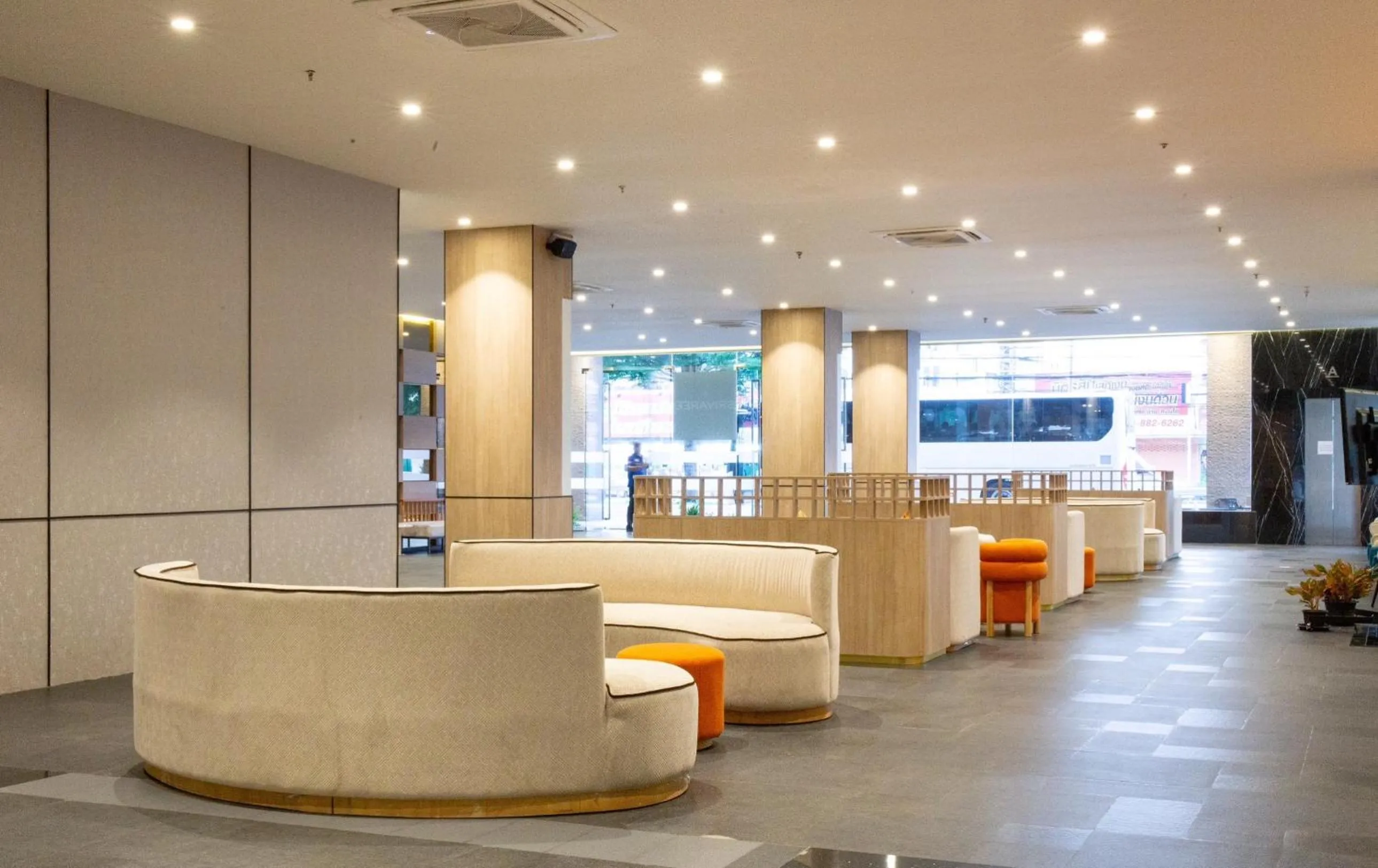 Lobby or reception in Le Srivaree Suvarnabhumi Airport Hotel