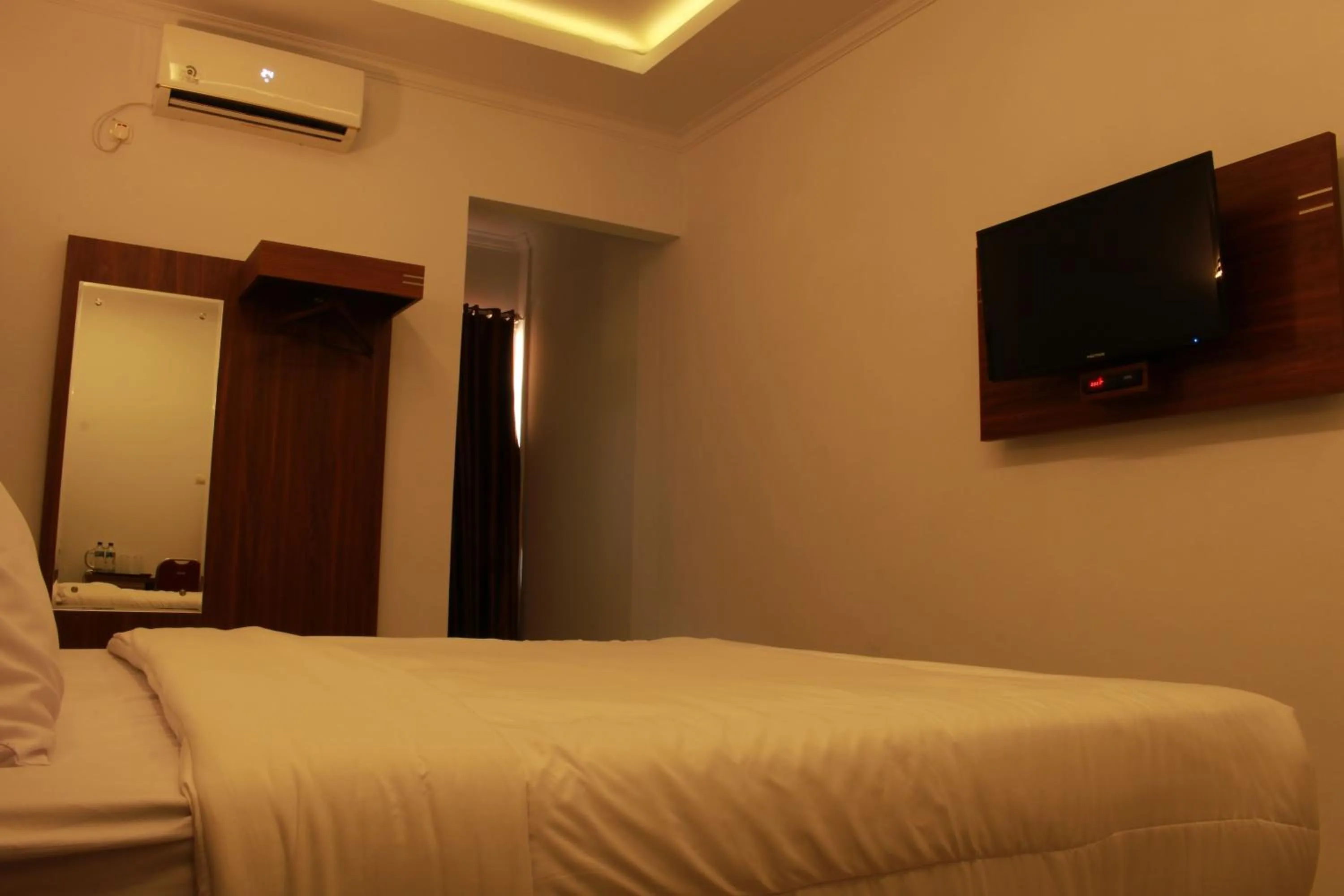TV and multimedia, Bed in Aluky Hotel