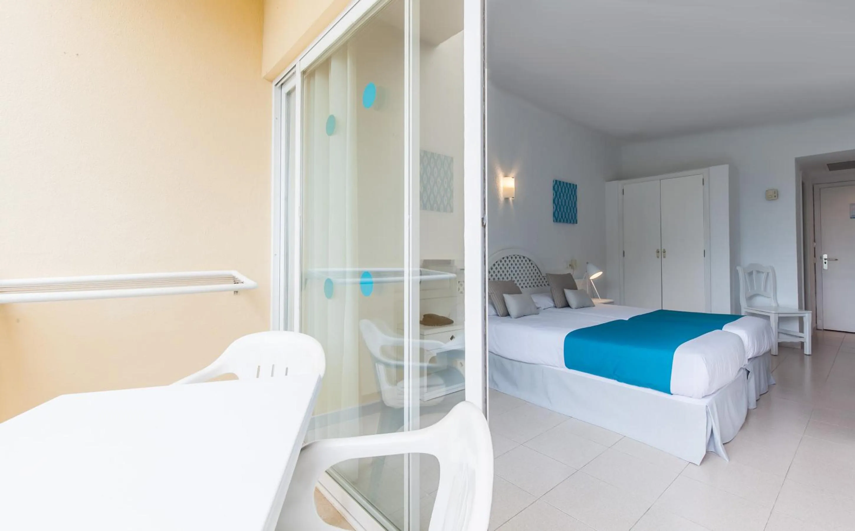 Balcony/Terrace, Bed in BLUESEA Costa Verde