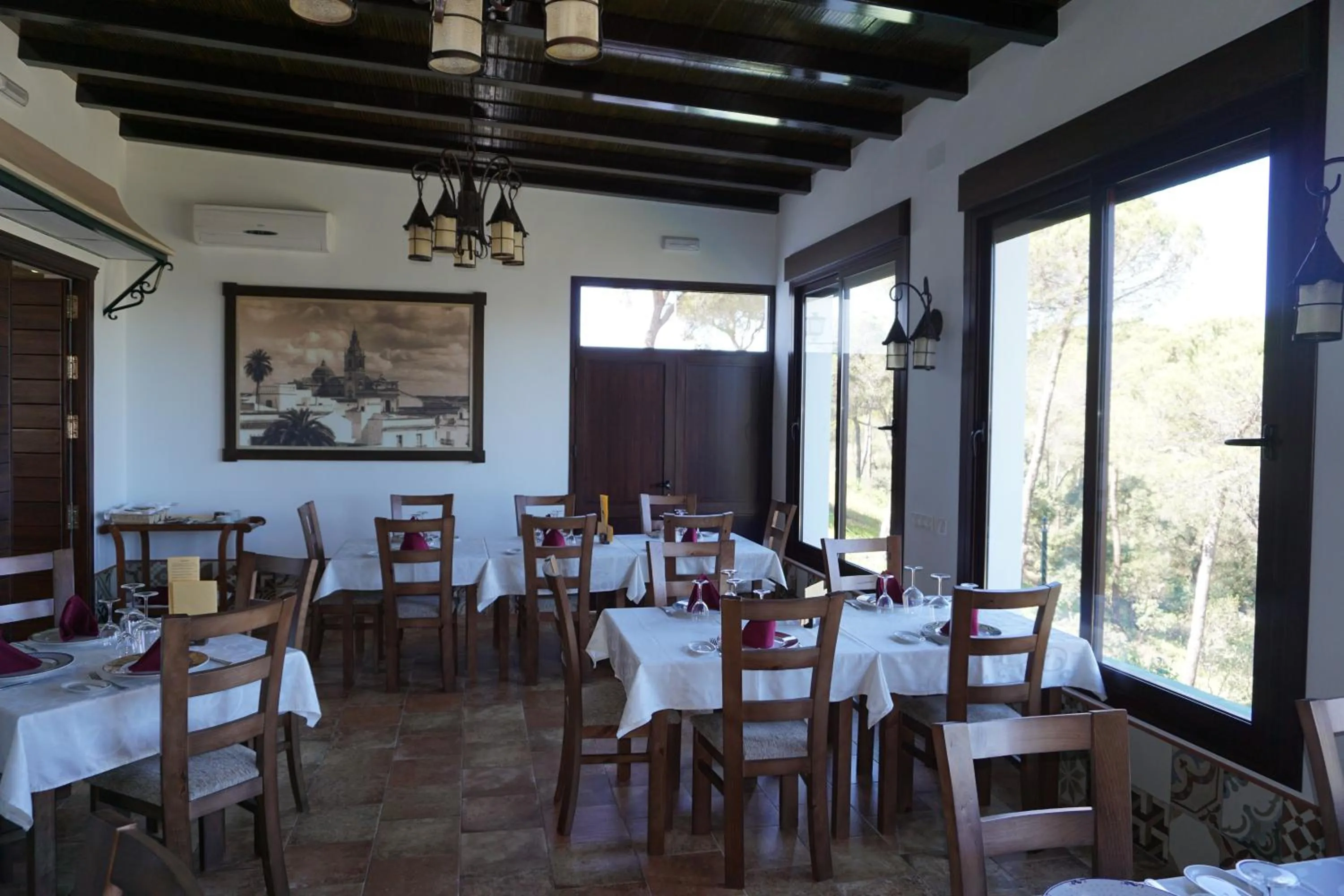 Restaurant/places to eat in Complejo Turístico Rural Nazaret De Moguer