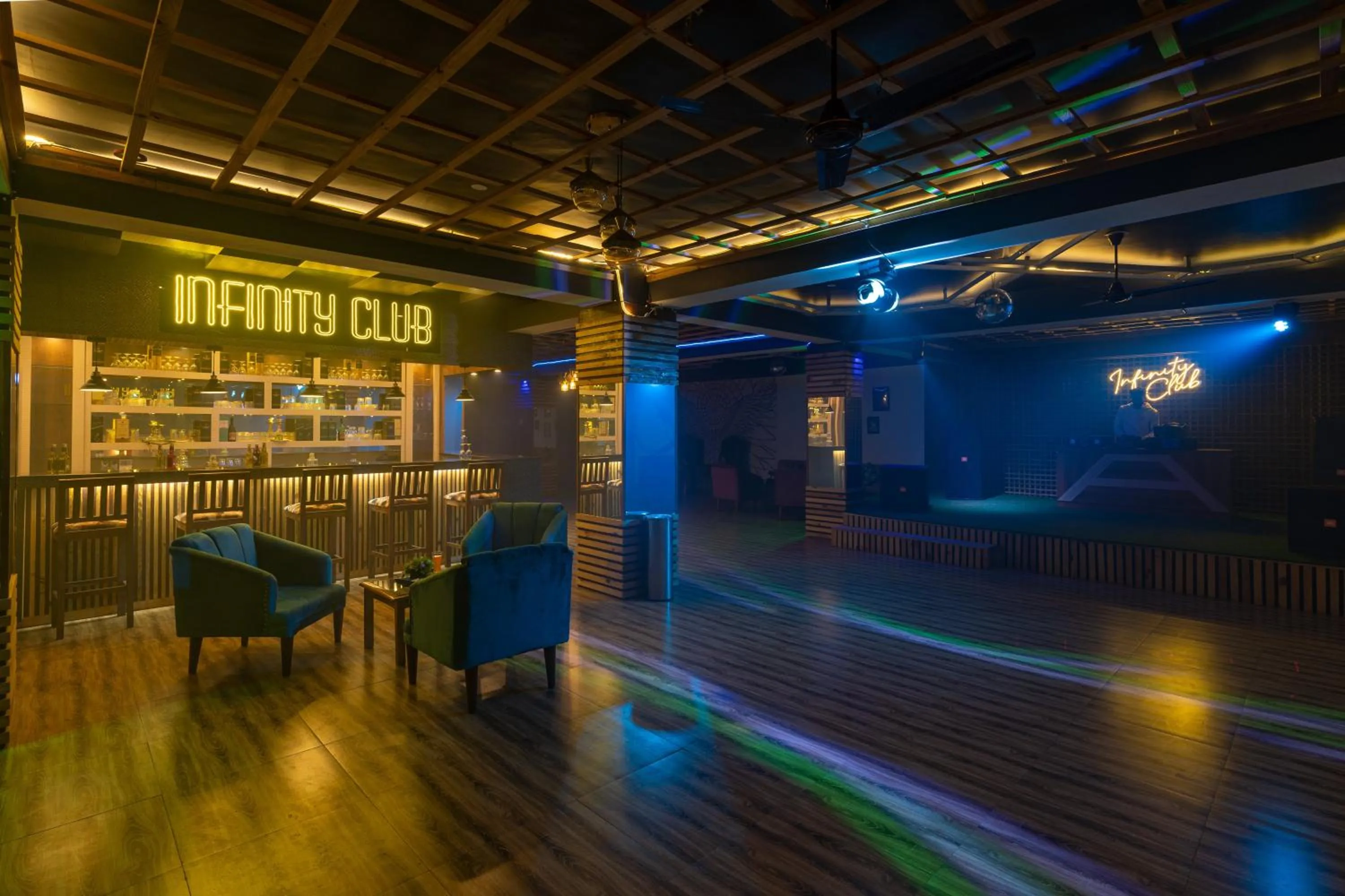 Lounge or bar in Zostel Plus Kareri