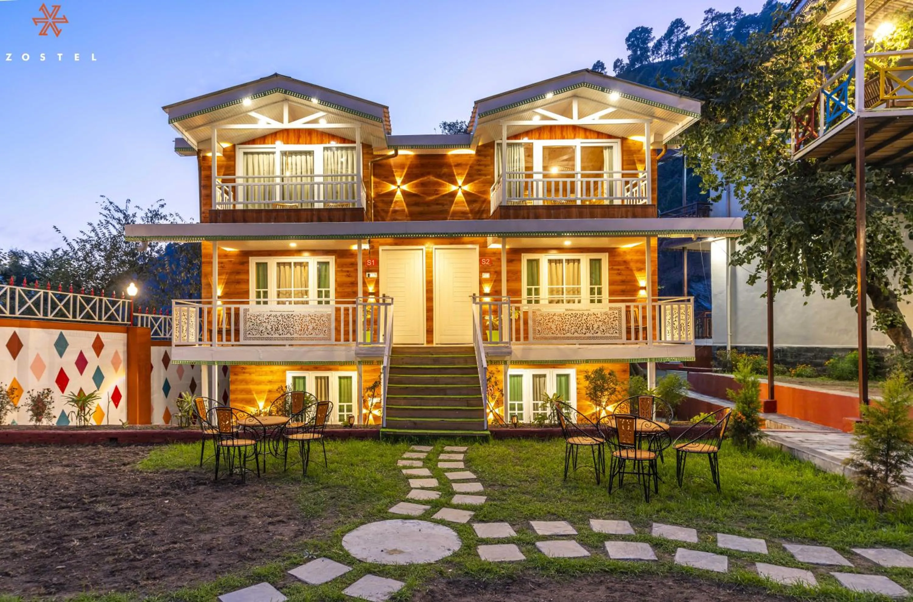 Facade/entrance in Zostel Plus Kareri