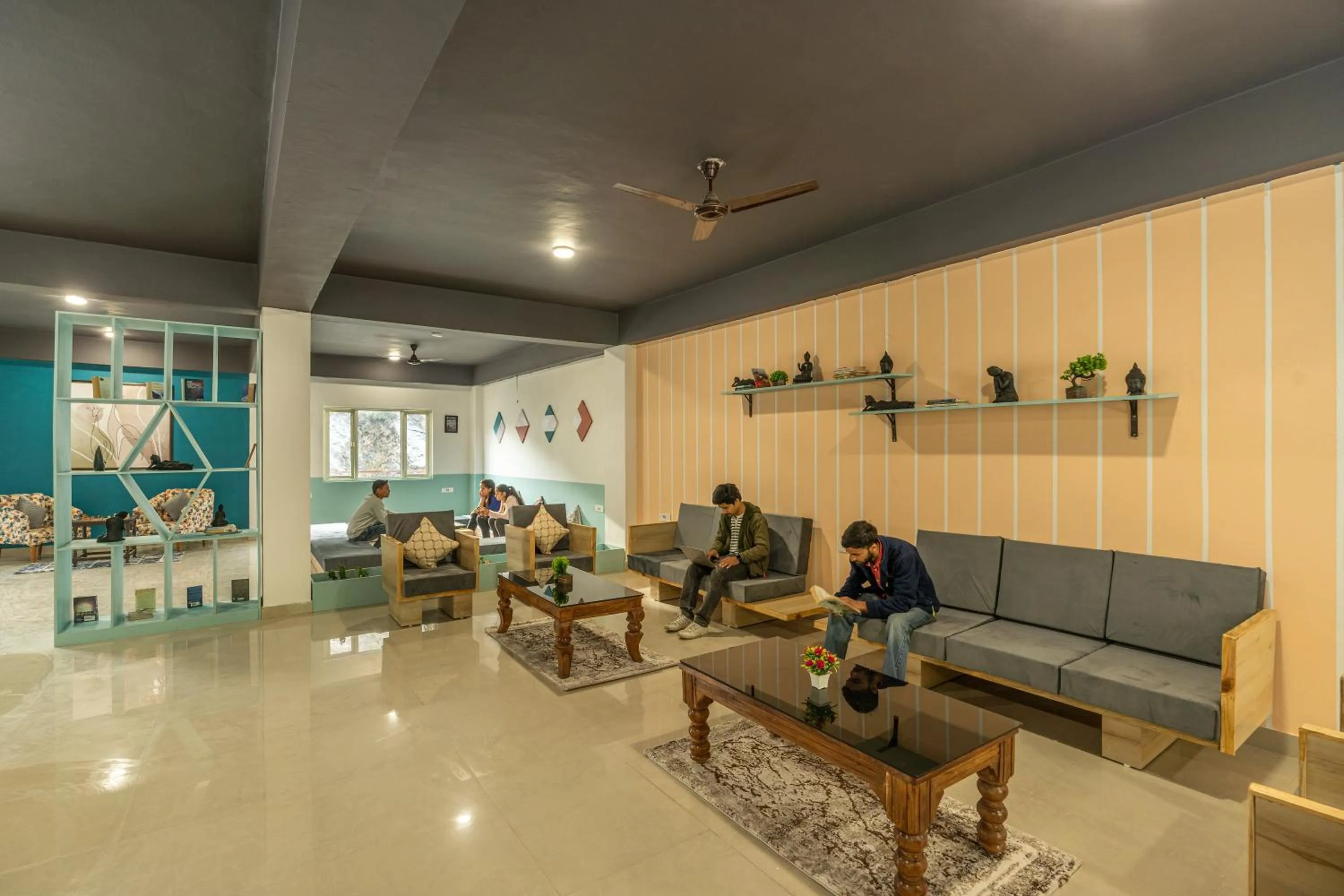 Living room in Zostel Plus Kareri