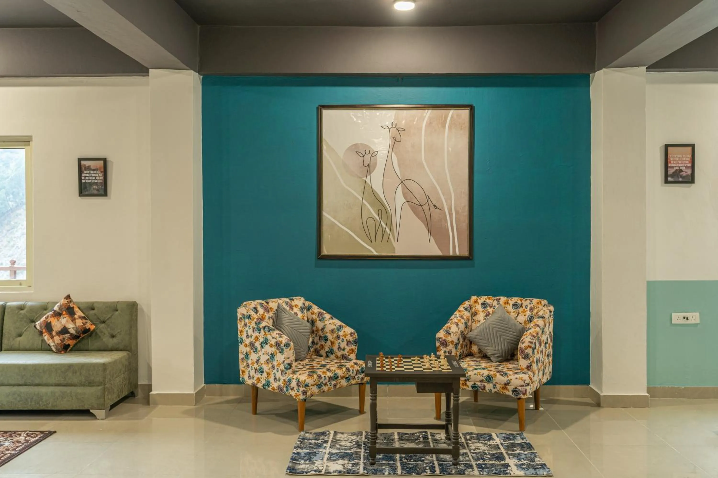 Living room in Zostel Plus Kareri