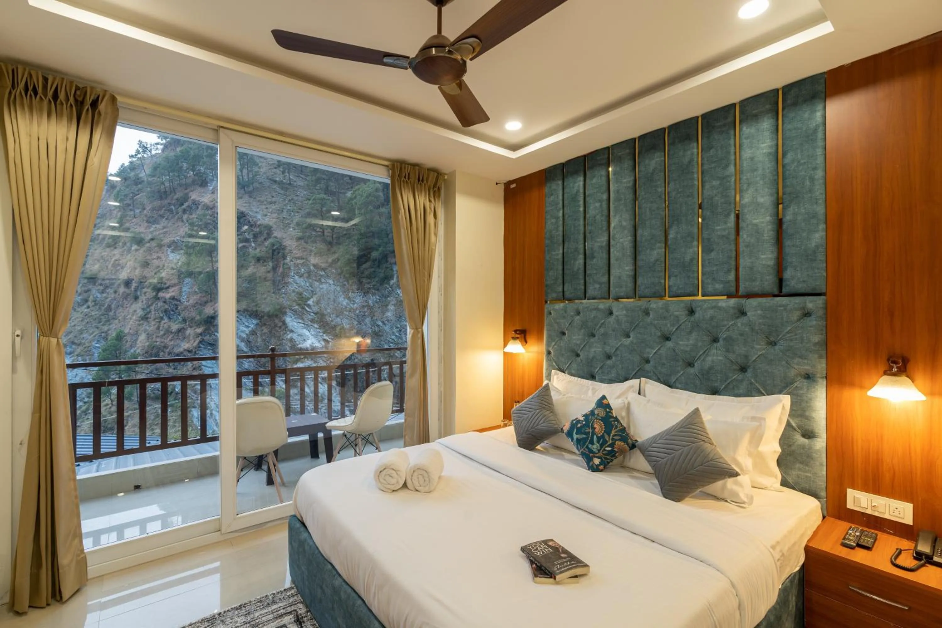 Bed in Zostel Plus Kareri