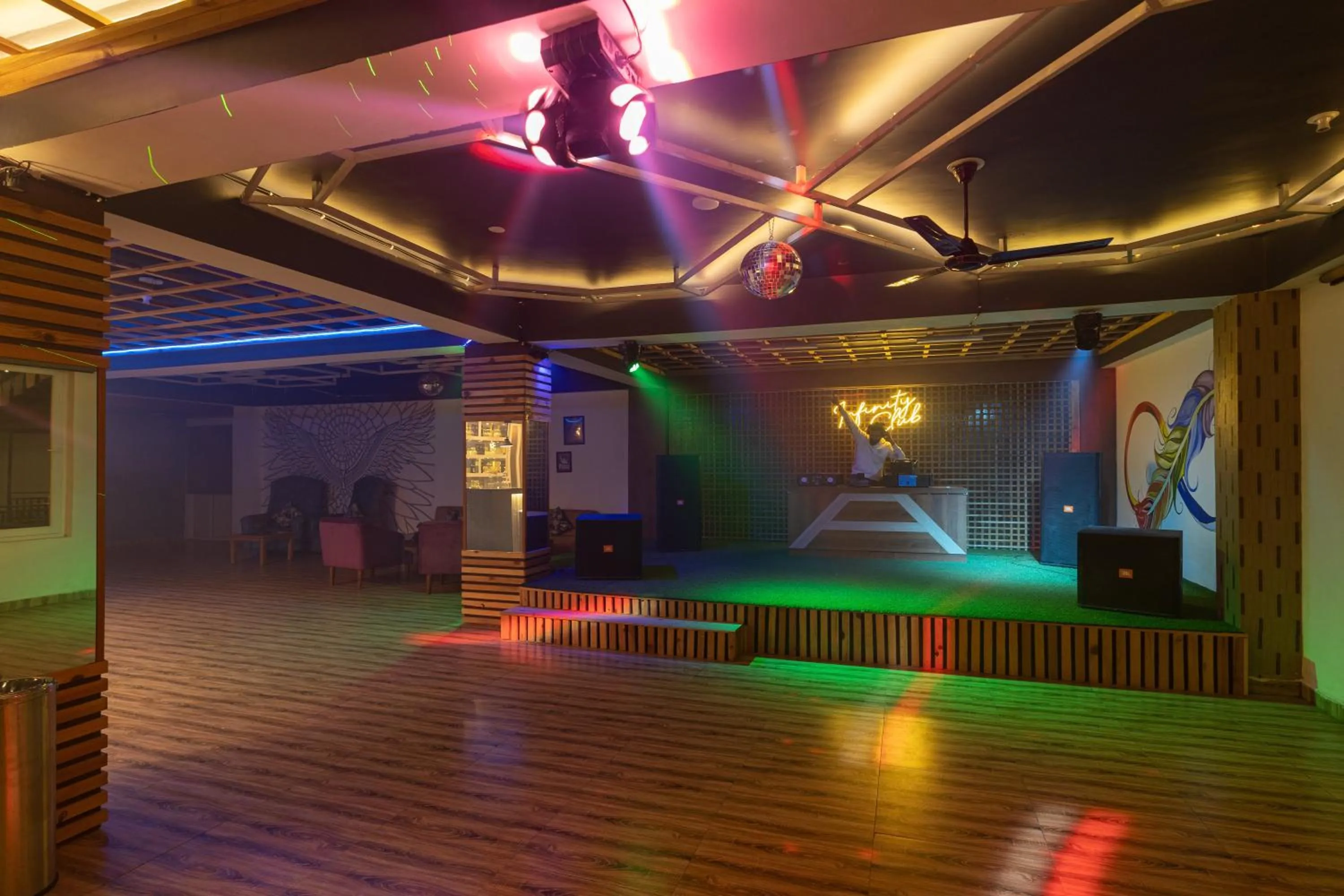 Lounge or bar in Zostel Plus Kareri