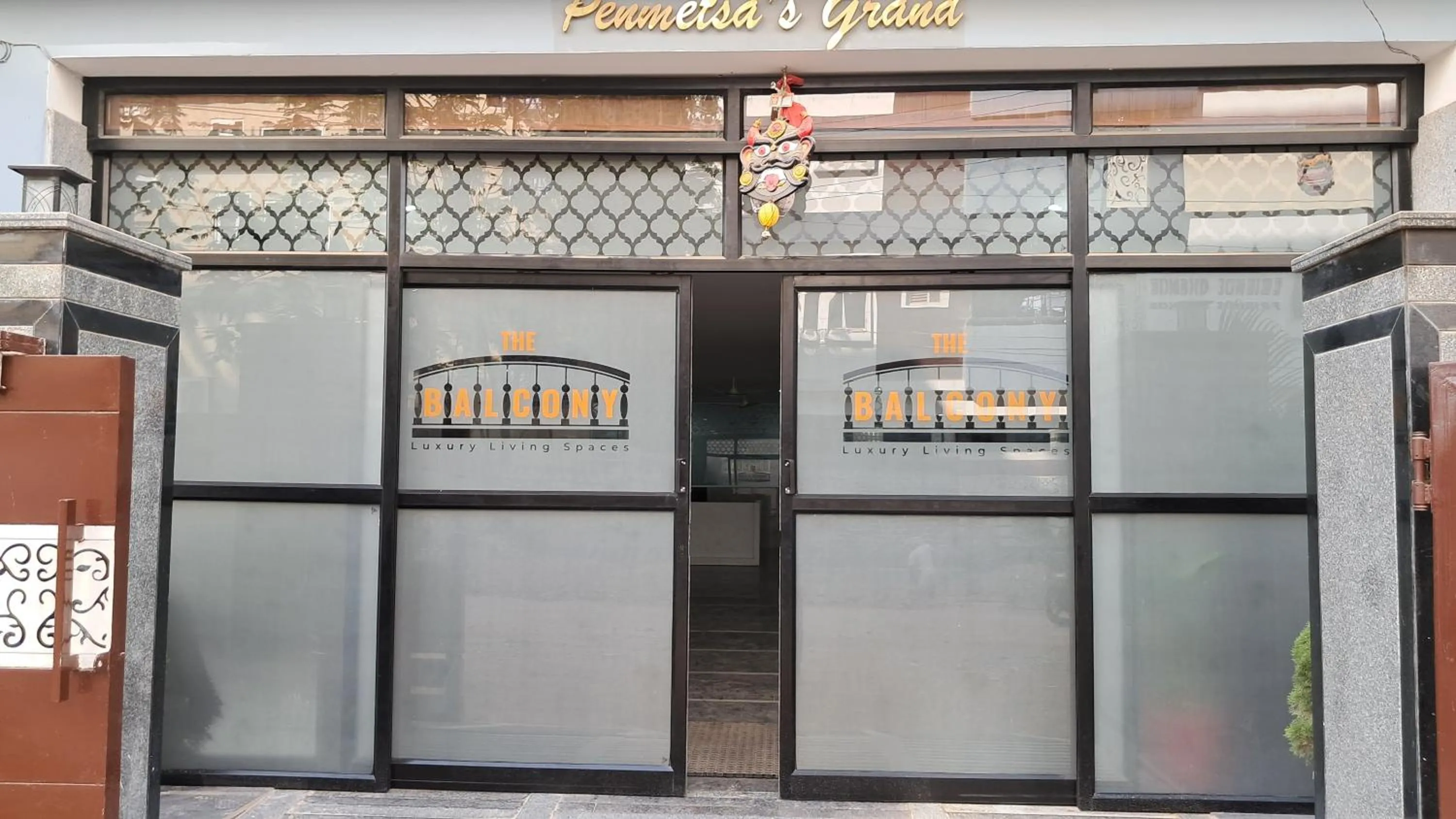 Facade/entrance in The Balcony Hotel