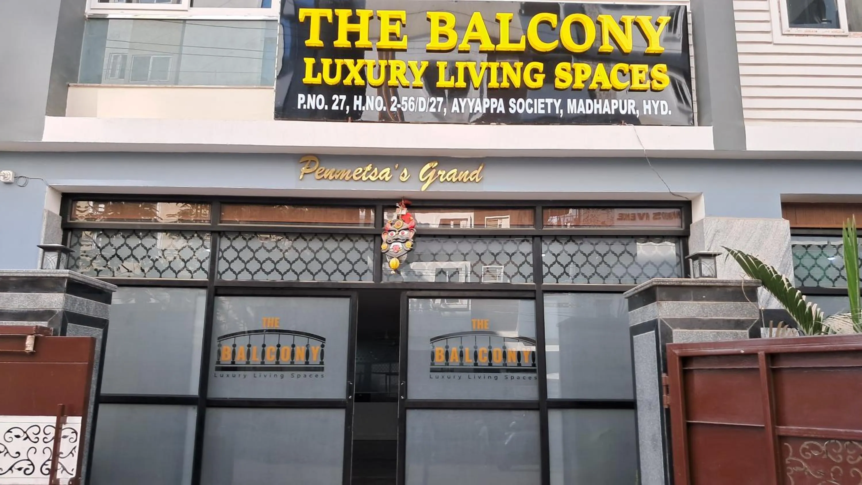 Facade/entrance in The Balcony Hotel