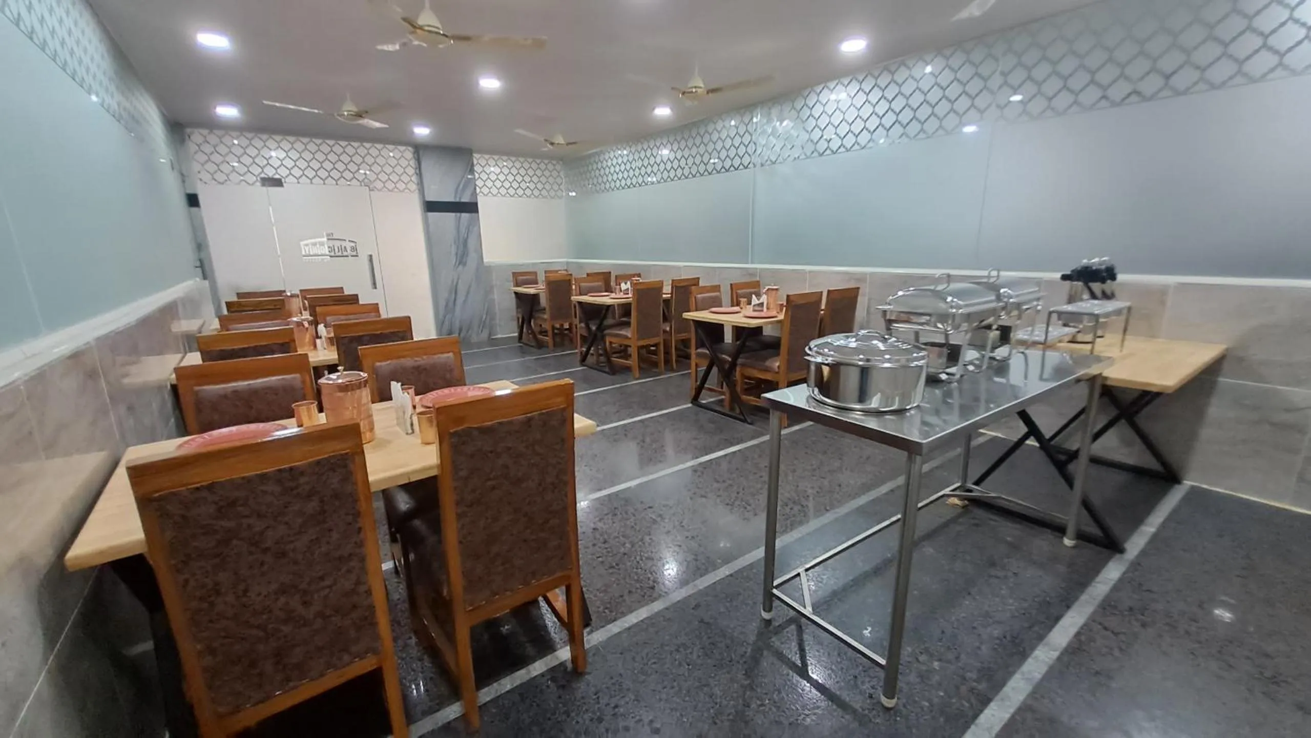 Restaurant/places to eat in The Balcony Hotel