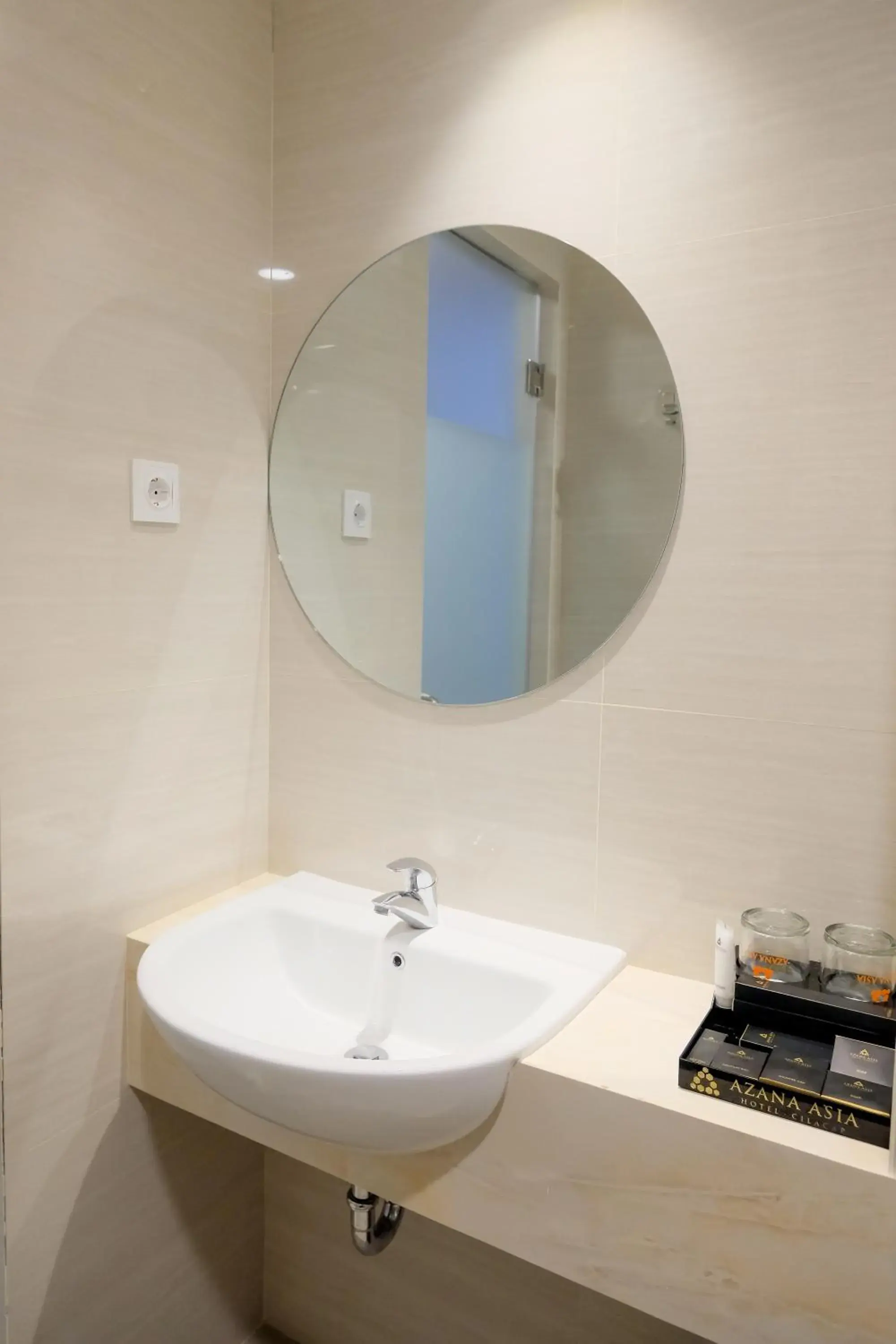 Deluxe Twin Room in Azana Asia Hotel Cilacap Deluxe Twin Room in Azana Asia Hotel Cilacap