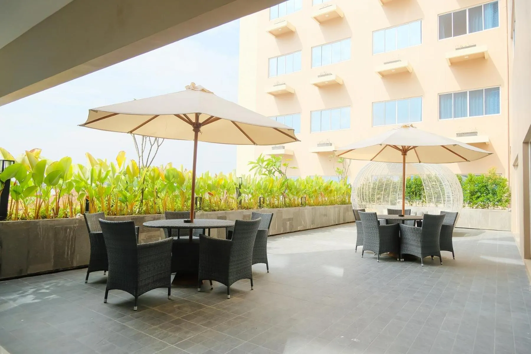 Restaurant/places to eat in Azana Asia Hotel Cilacap