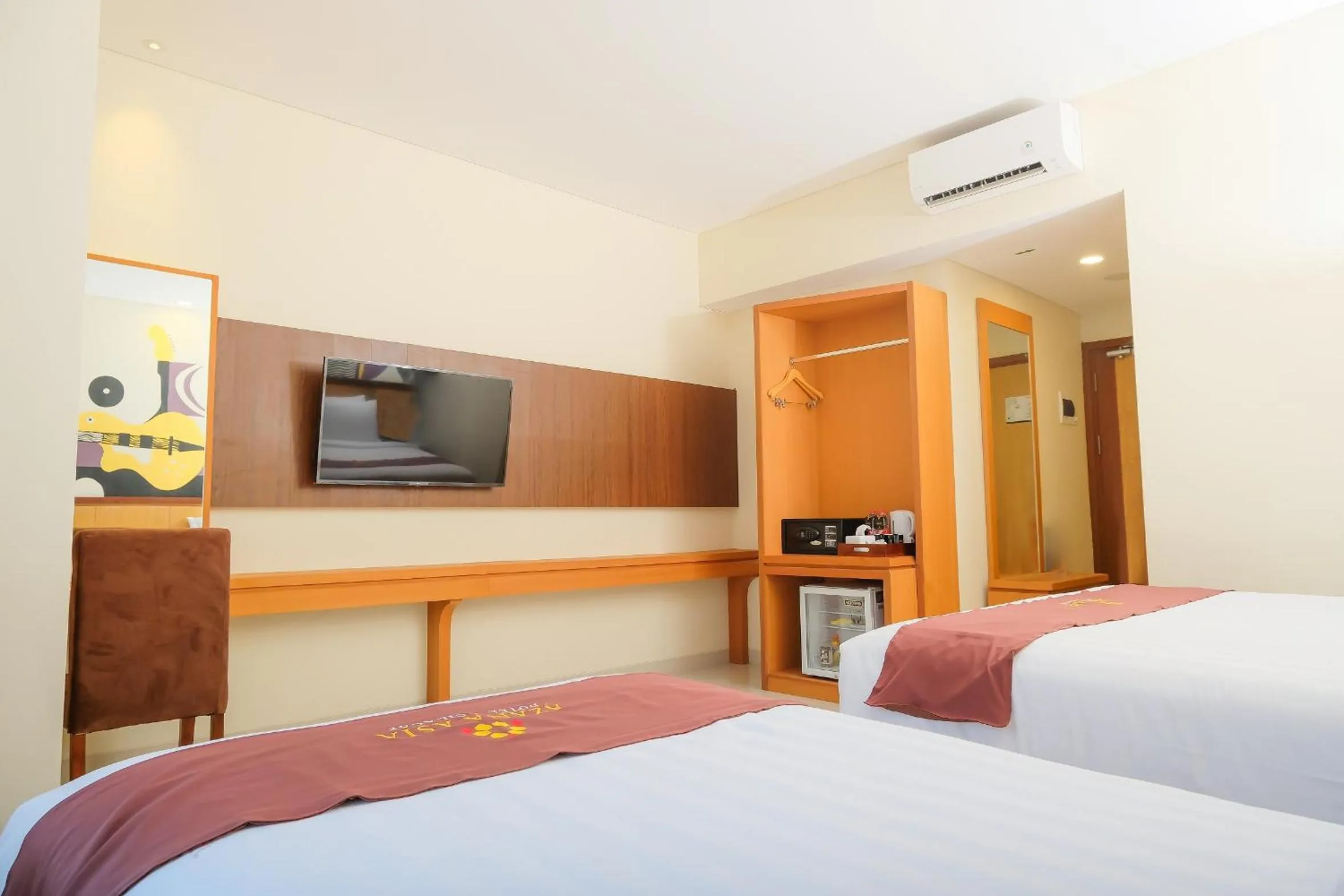 Bedroom, Bed in Azana Asia Hotel Cilacap