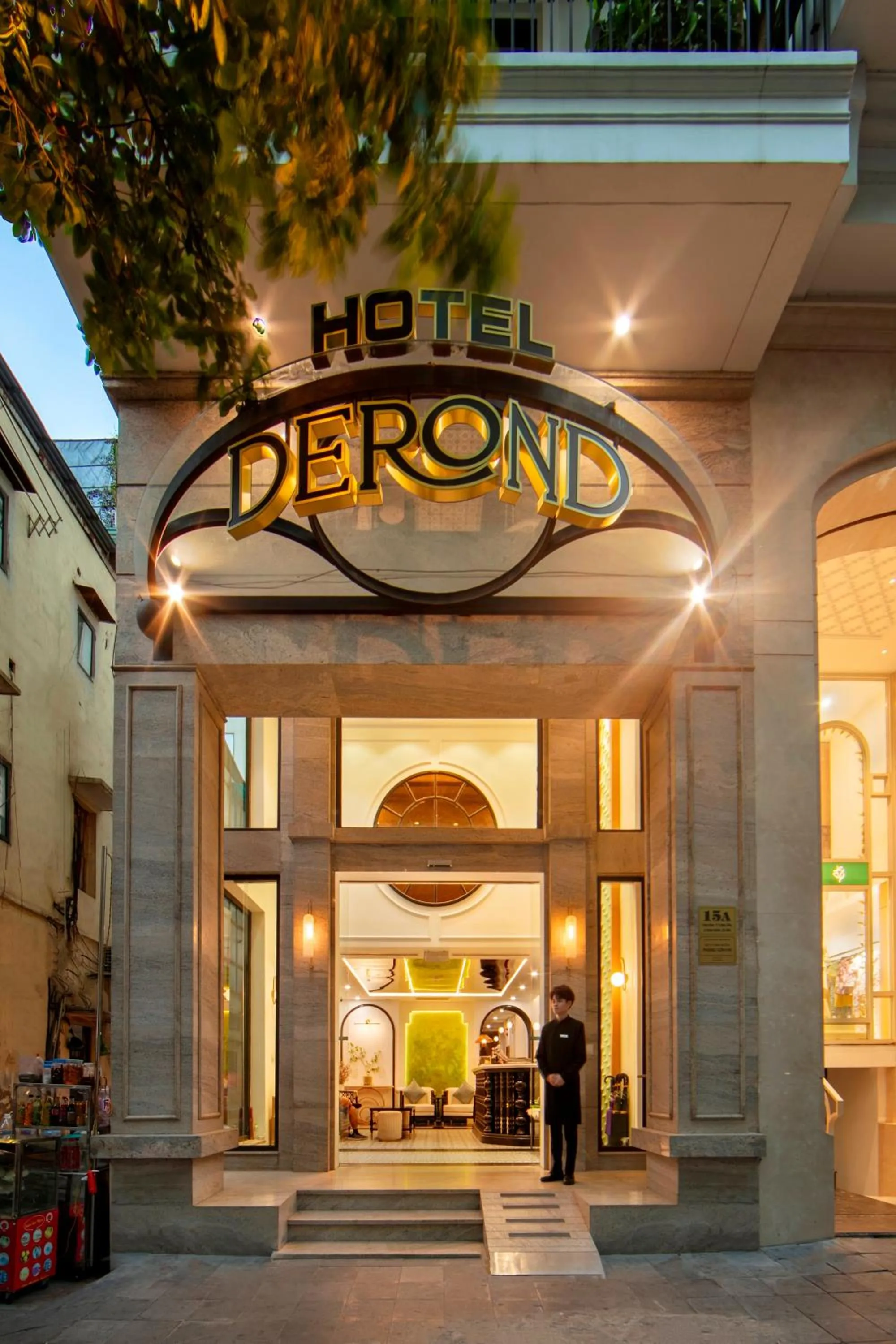 Property building in Hotel De Rond