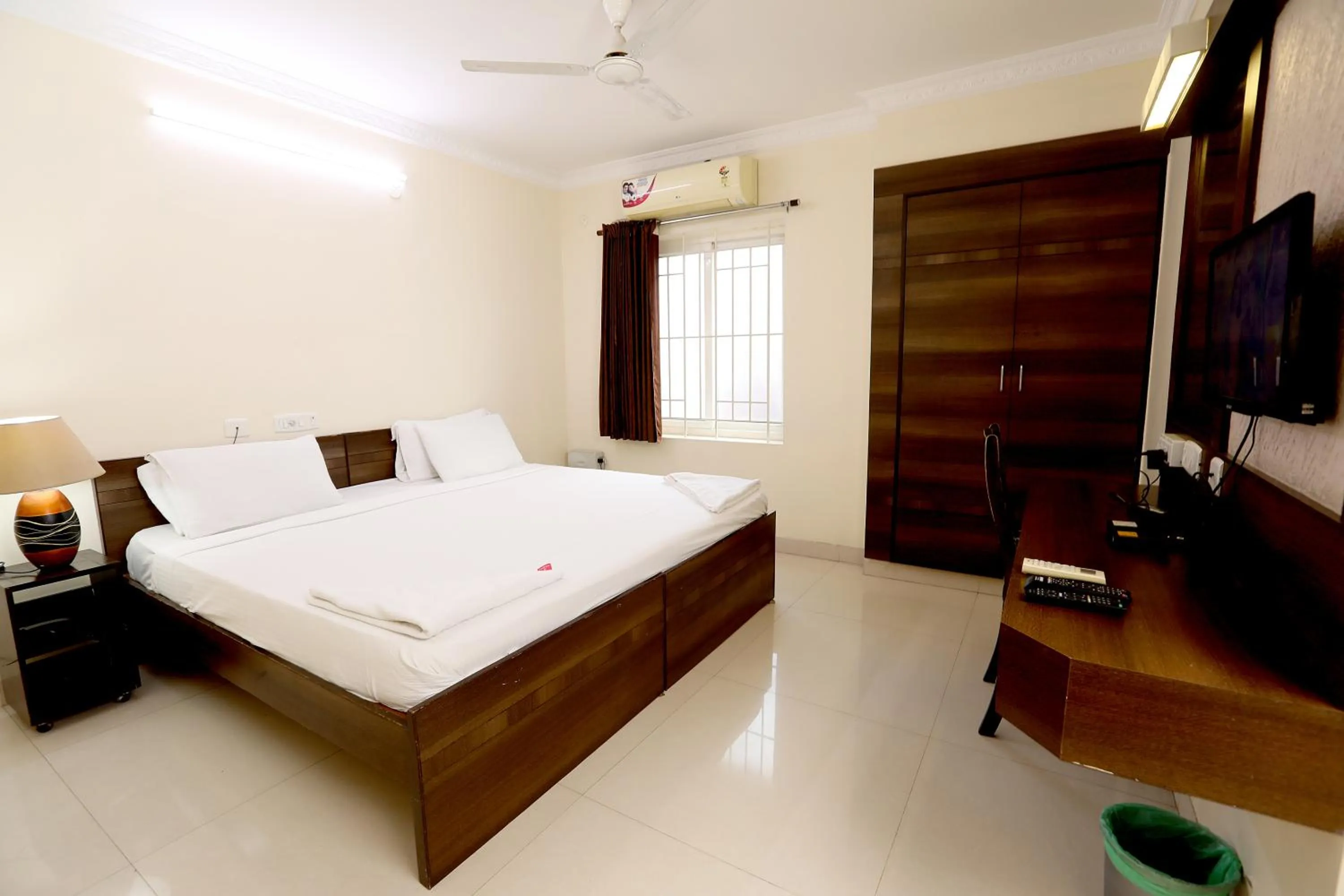 TV and multimedia, Bed in Chetinaad Courtyard Gandhipuram by Centre Park