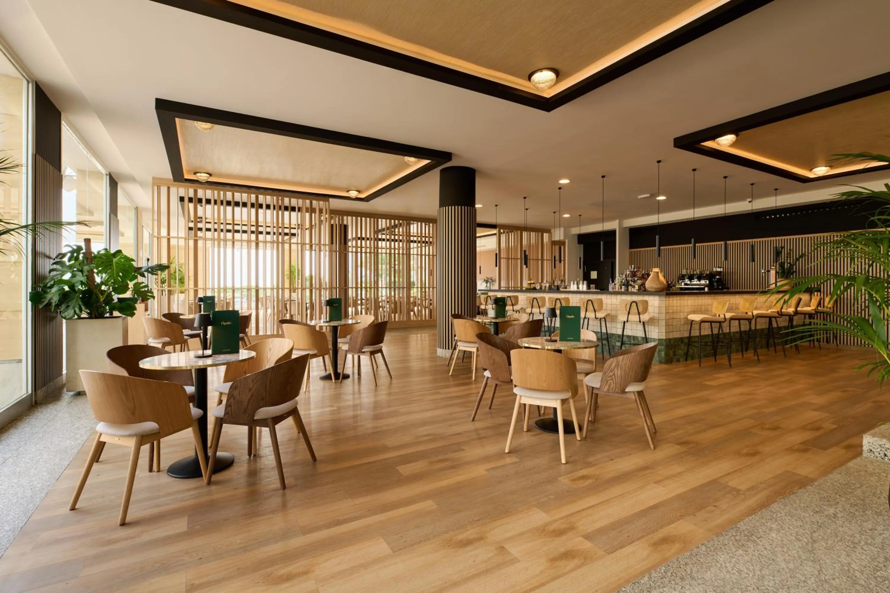 Lounge or bar in Sarena de Muro Resort Mallorca, part of Destination by Hyatt