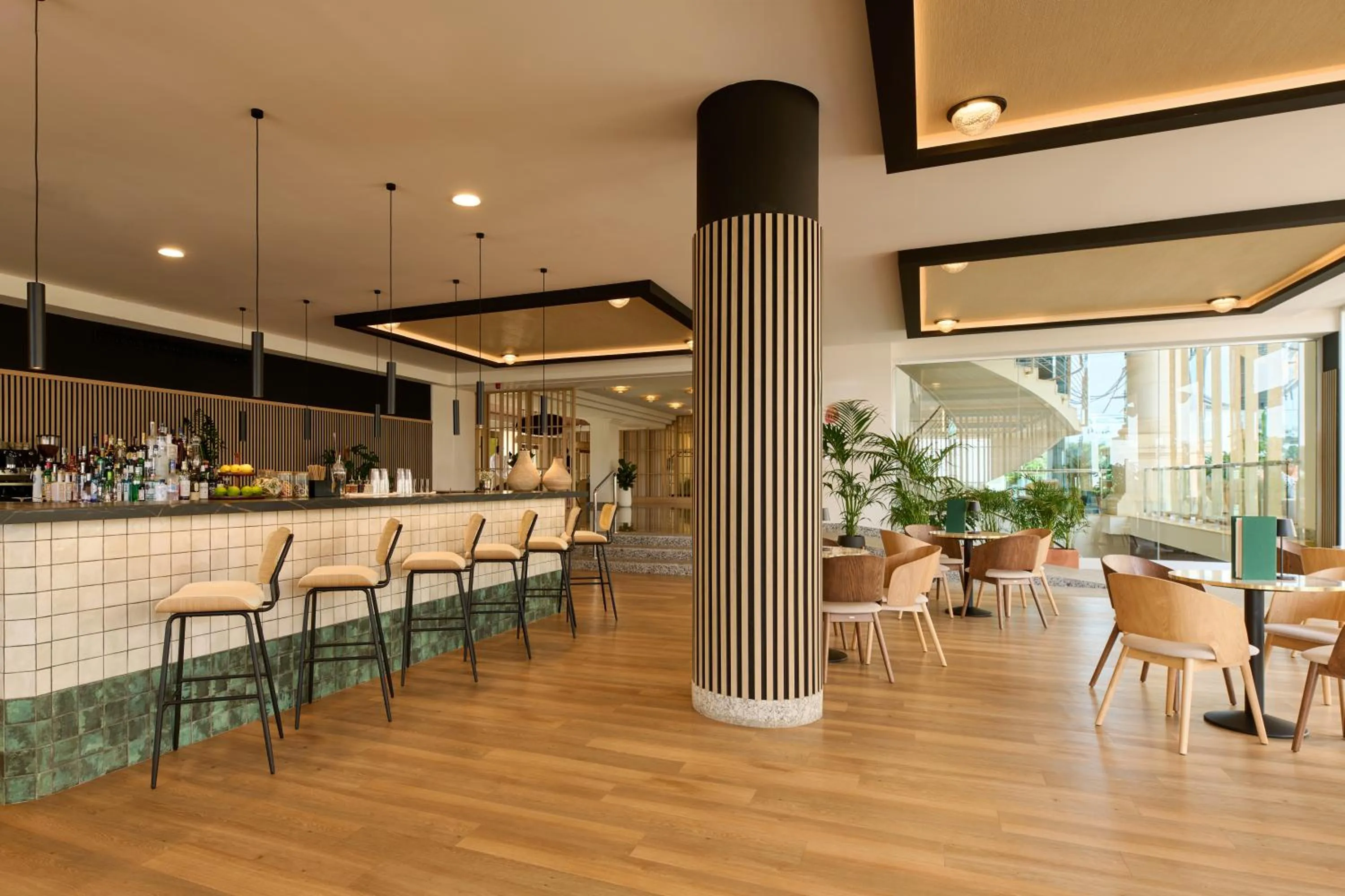 Lounge or bar in Sarena de Muro Resort Mallorca, part of Destination by Hyatt