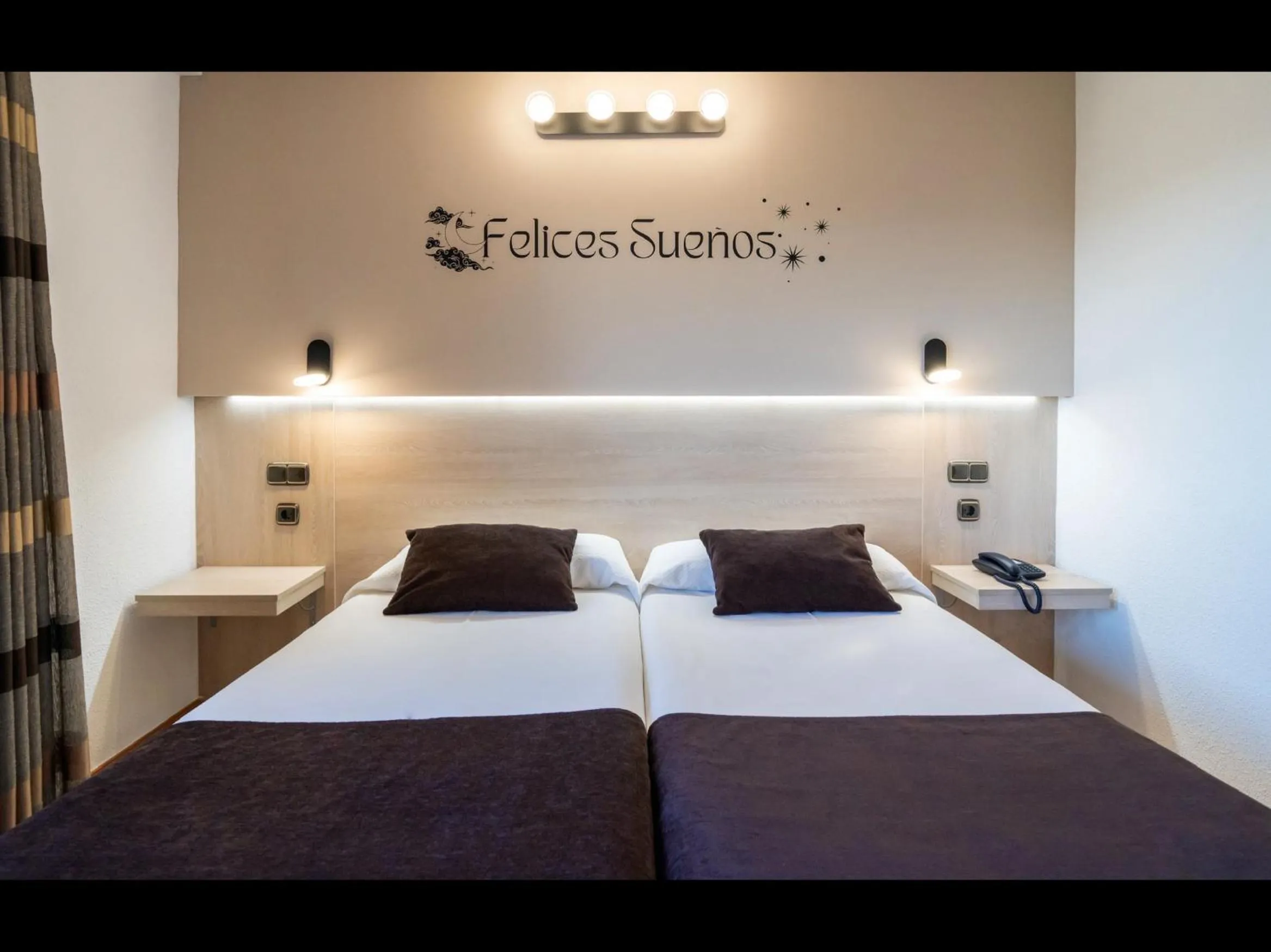 Bed in Hotel Mozárbez Salamanca