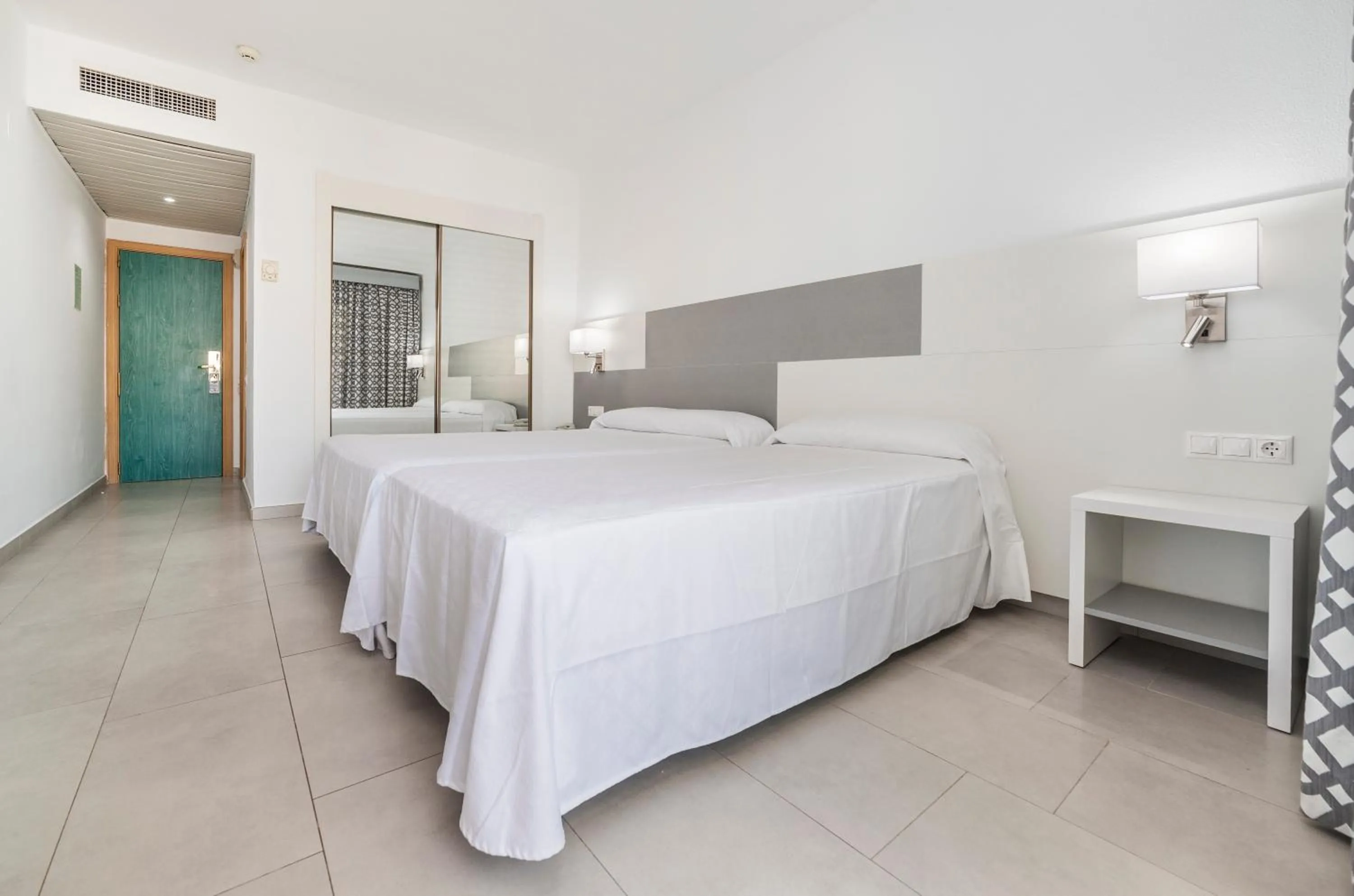 Bedroom, Bed in Globales Los Patos Park