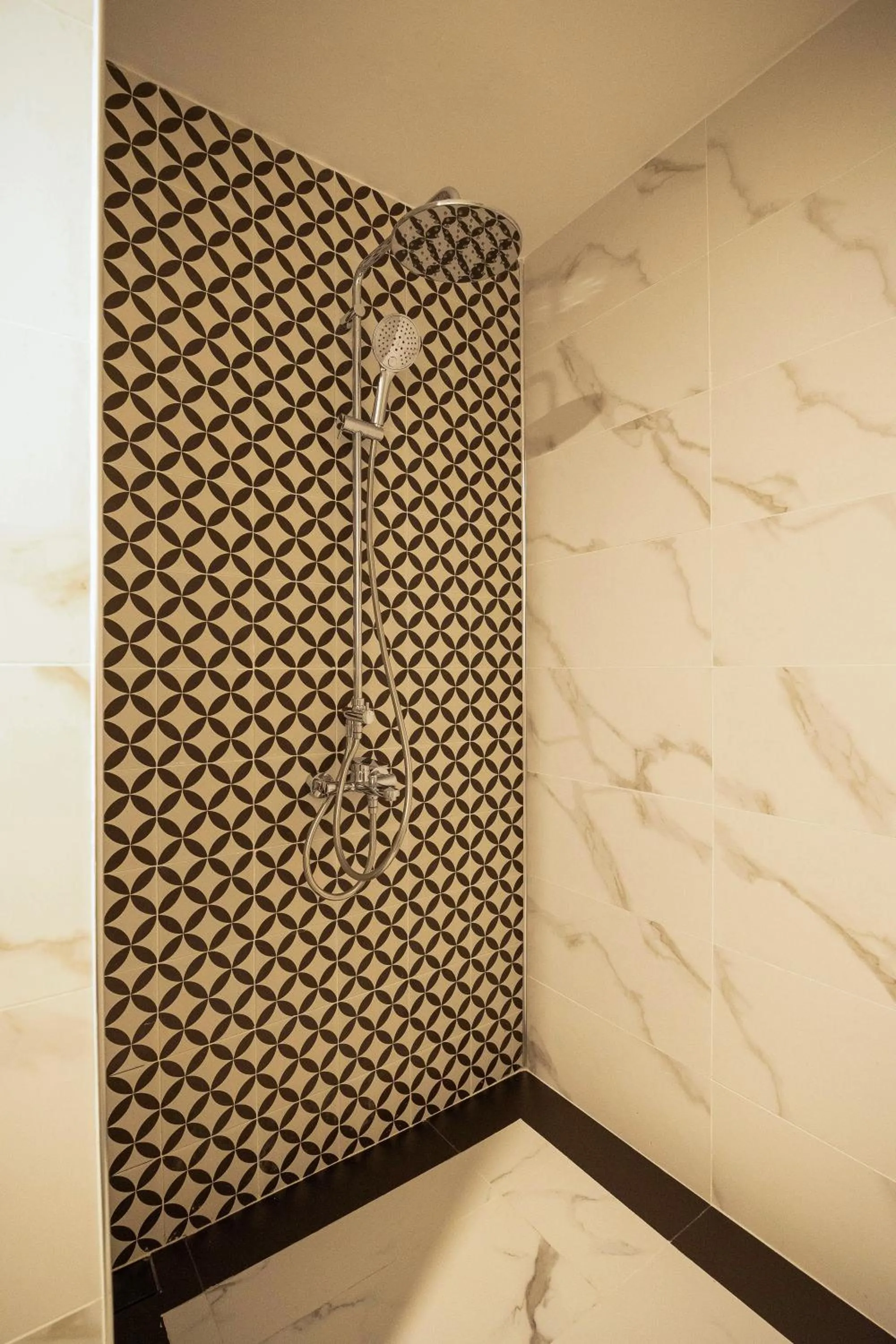 Shower in Dai Nam Boutique Hotel