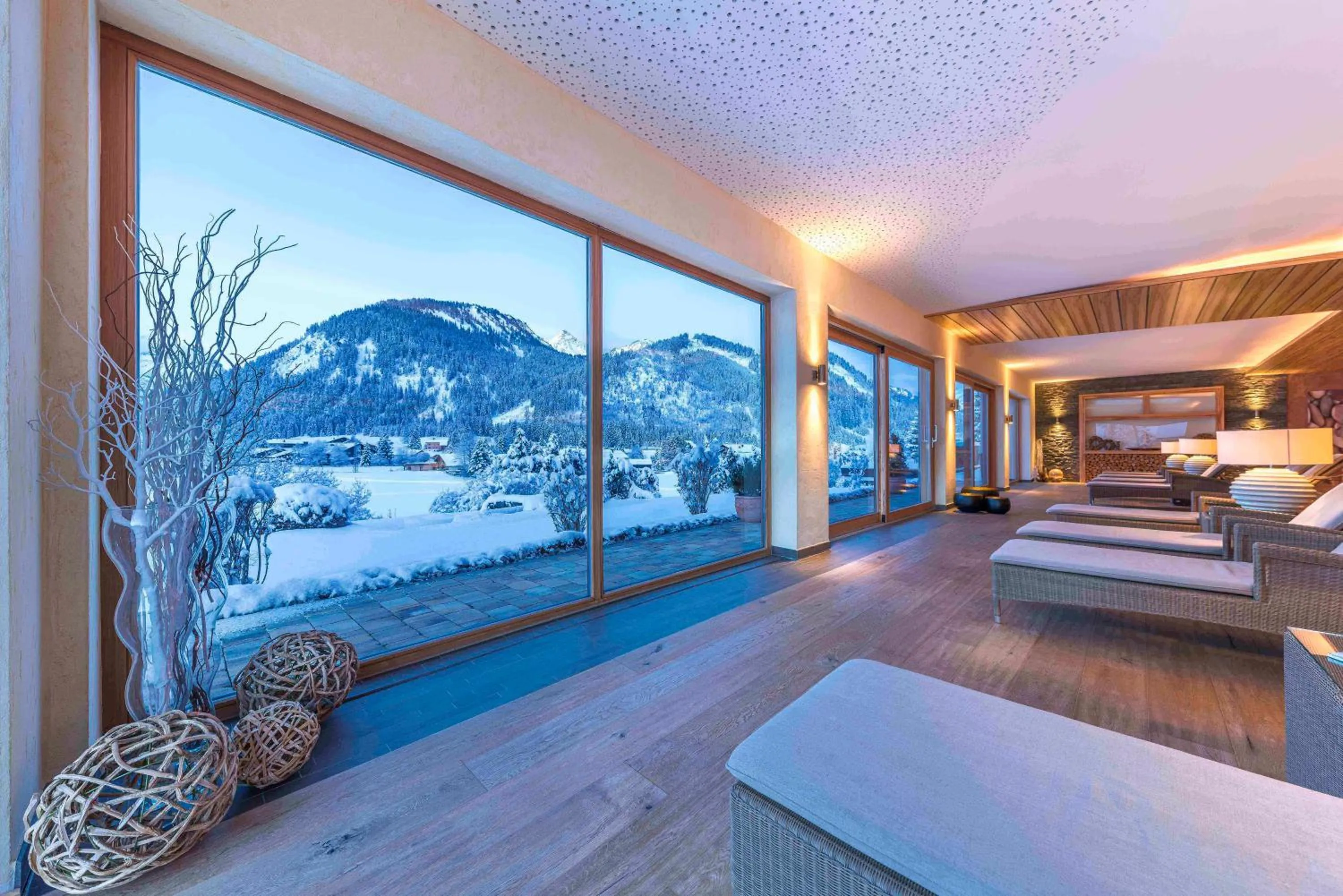 Swimming pool, Bed in Hotel Hohenfels