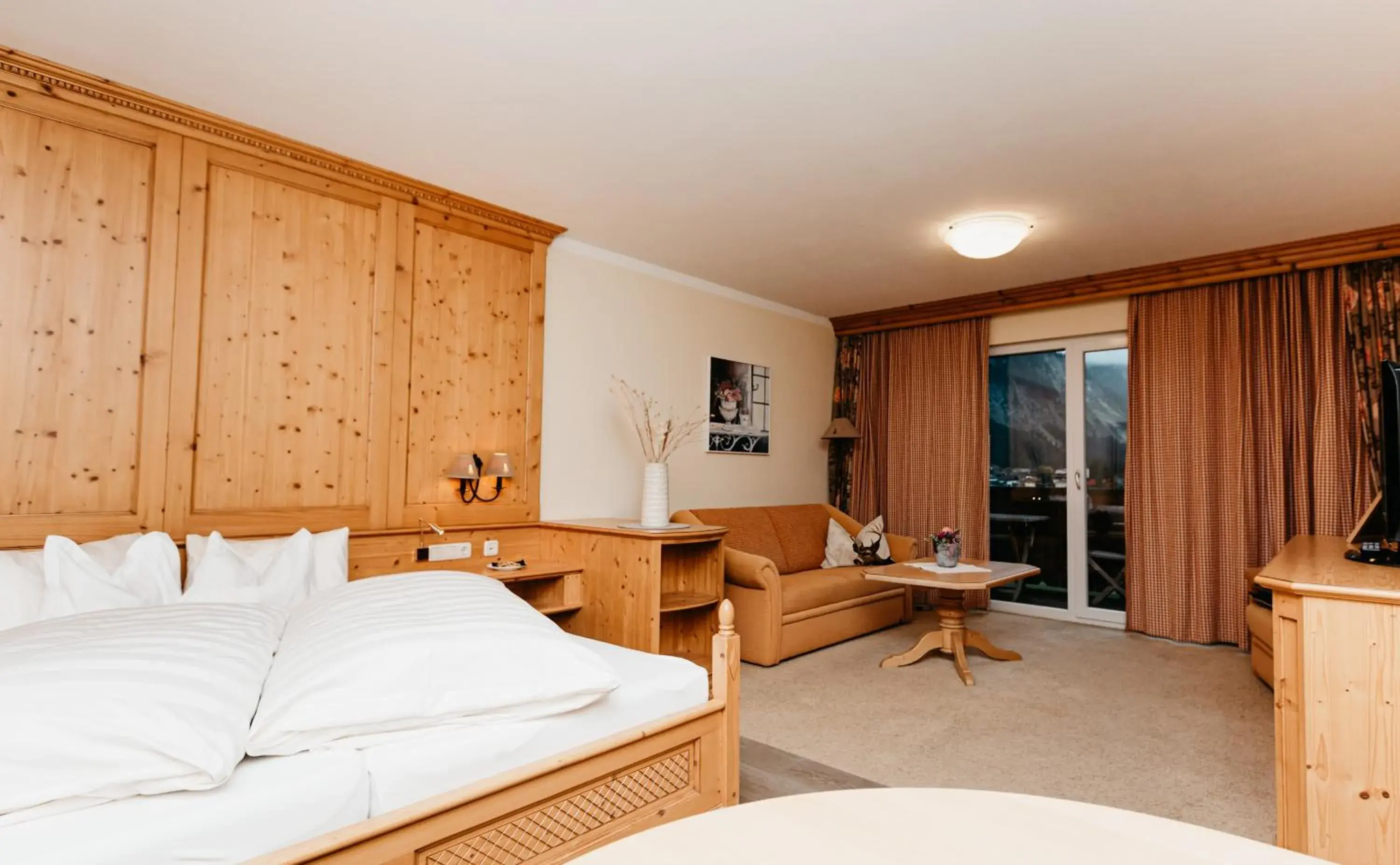 Double Room with Mountain View - single occupancy in Hotel Hohenfels Double Room with Mountain View - single occupancy in Hotel Hohenfels