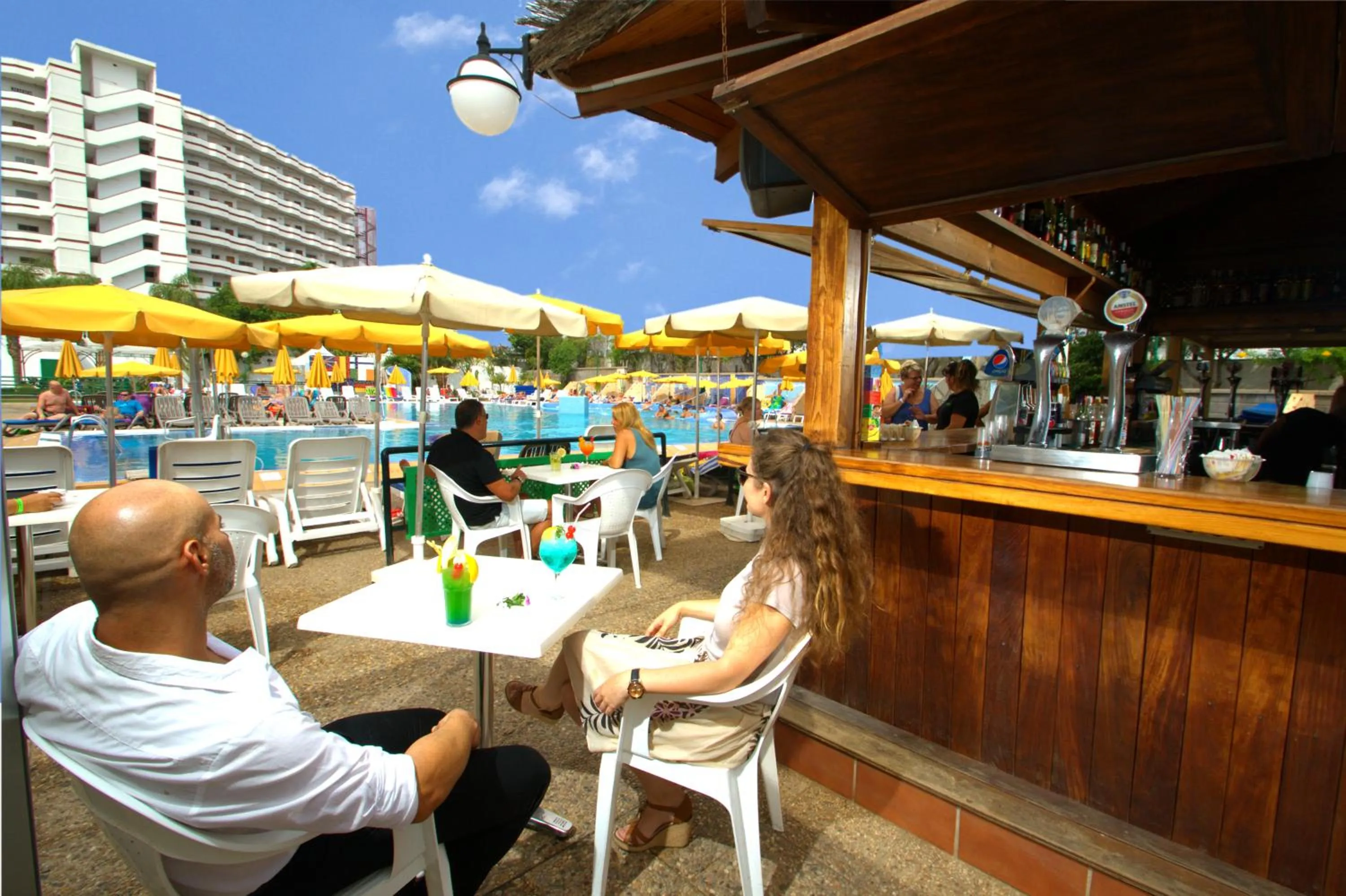 Restaurant/places to eat in Hotel Green Field