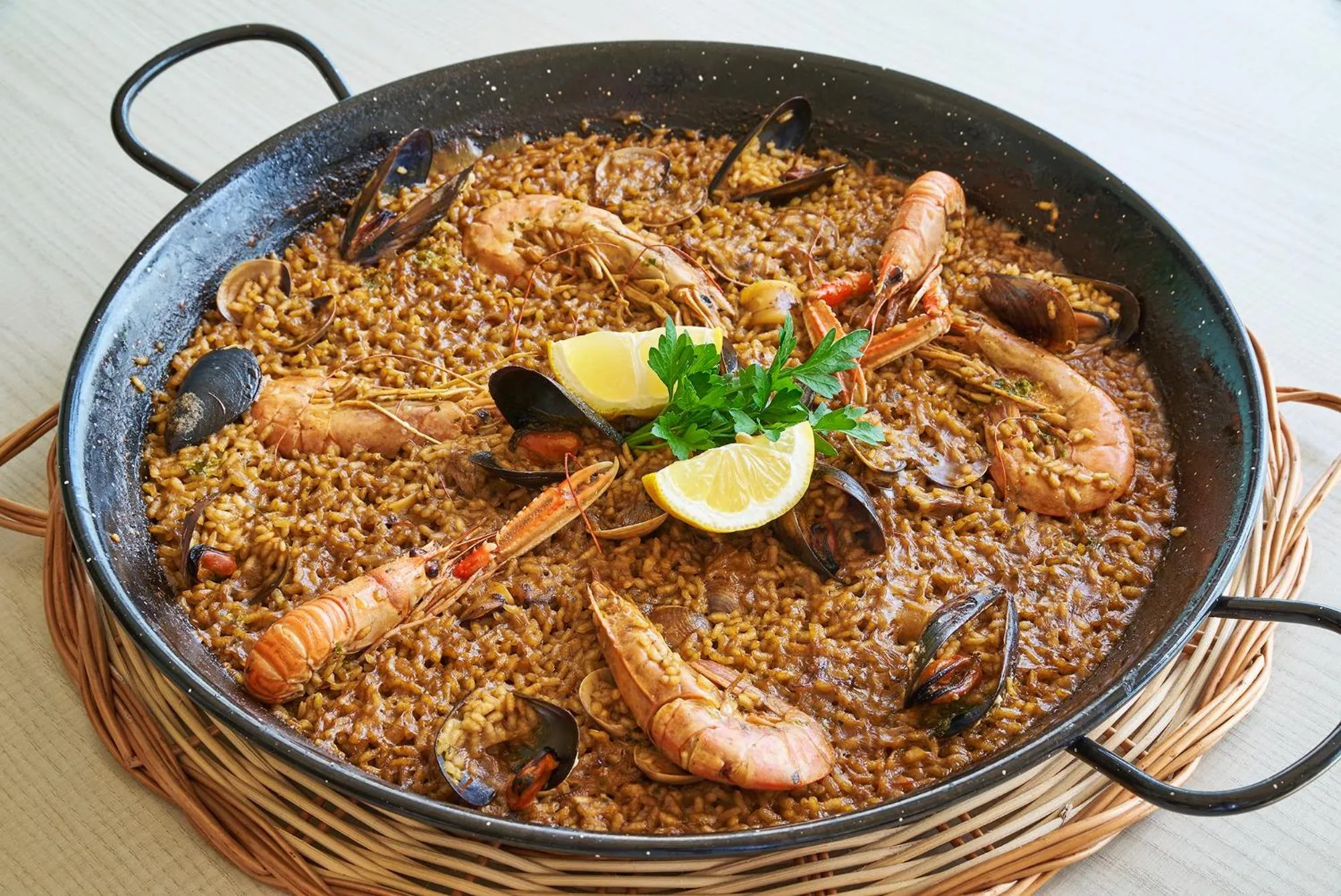 Restaurant/places to eat in URH Excelsior