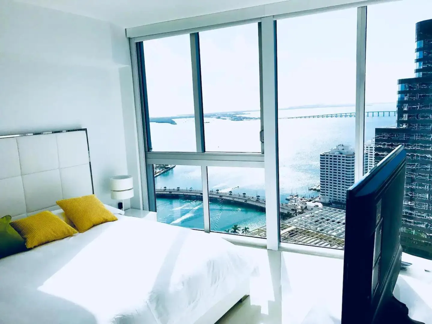 Bed in Amazing unit Miami Brickell with Sea & City View