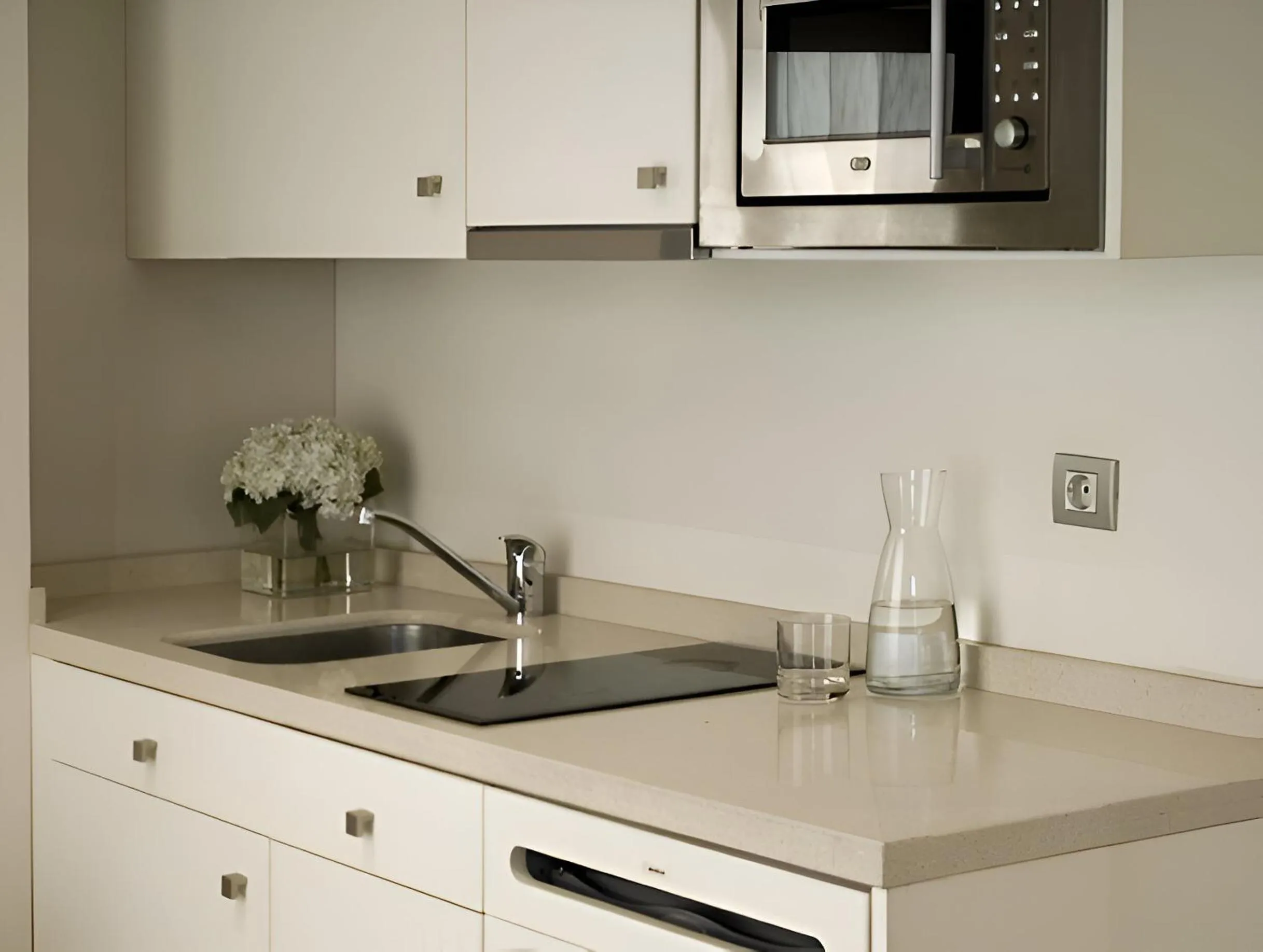 kitchen in Suites Viena Plaza de España