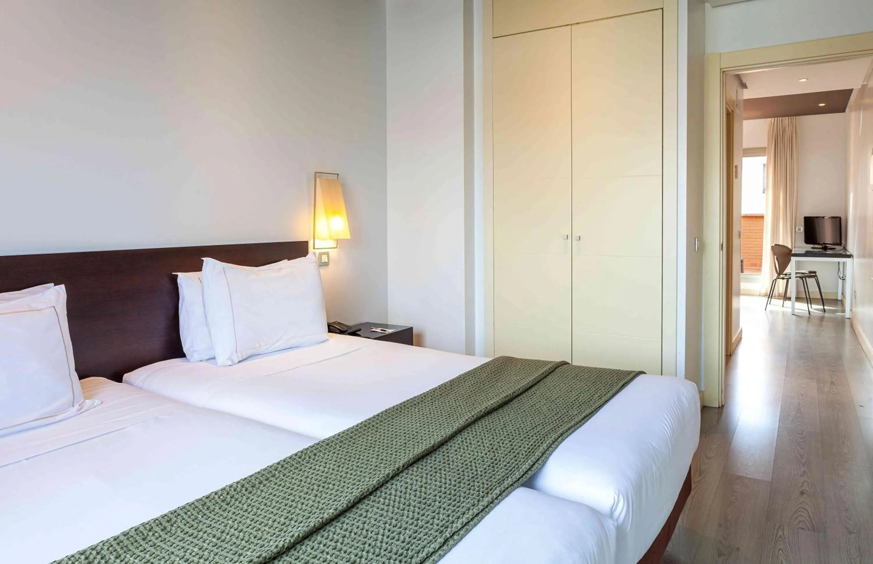 Bed in Suites Viena Plaza de España